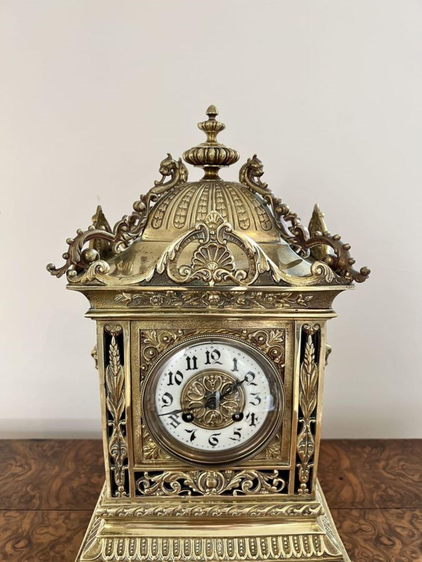 Outstanding quality large antique Victorian ornate brass mantle clock  In Good Condition For Sale In Ipswich, GB