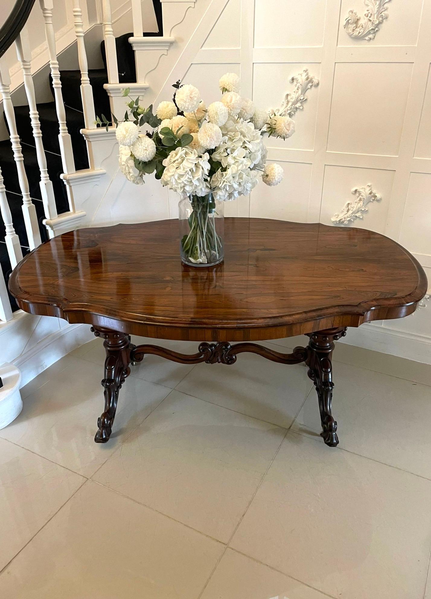 Outstanding quality large antique Victorian rosewood centre/dining table having a magnificent quality serpentine shaped rosewood top with a thumb moulded edge supported on superior turned reeded carved solid rosewood pedestal columns standing on