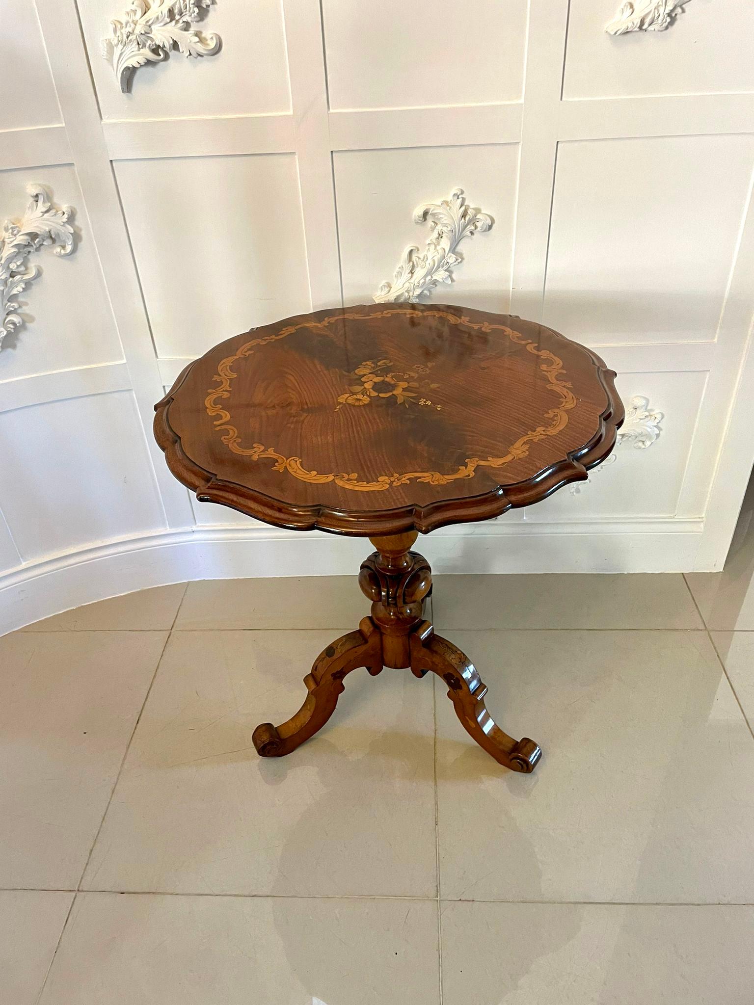 Outstanding Quality Large Antique Victorian Walnut Marquetry Inlaid Lamp Table For Sale 13