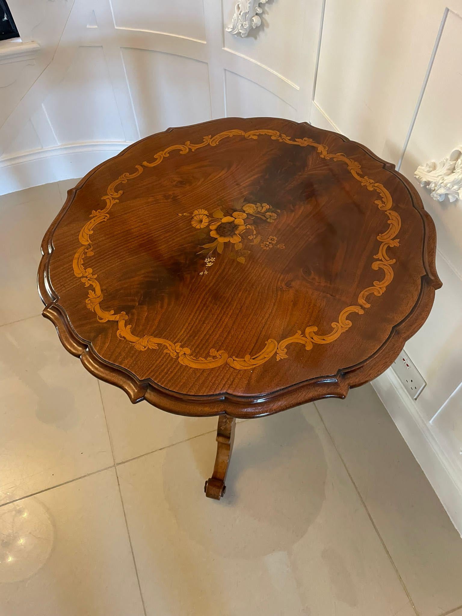 Outstanding Quality Large Antique Victorian Walnut Marquetry Inlaid Lamp Table For Sale 2