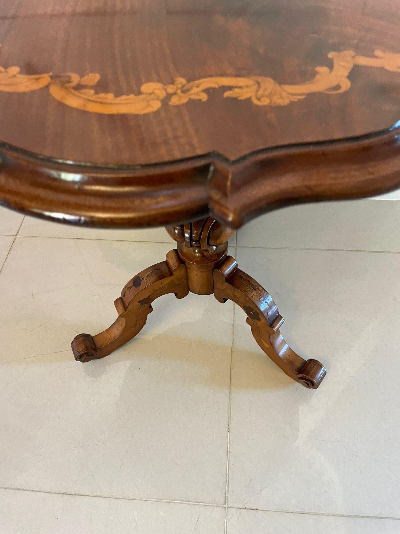 Outstanding Quality Large Antique Victorian Walnut Marquetry Inlaid Lamp Table For Sale 3