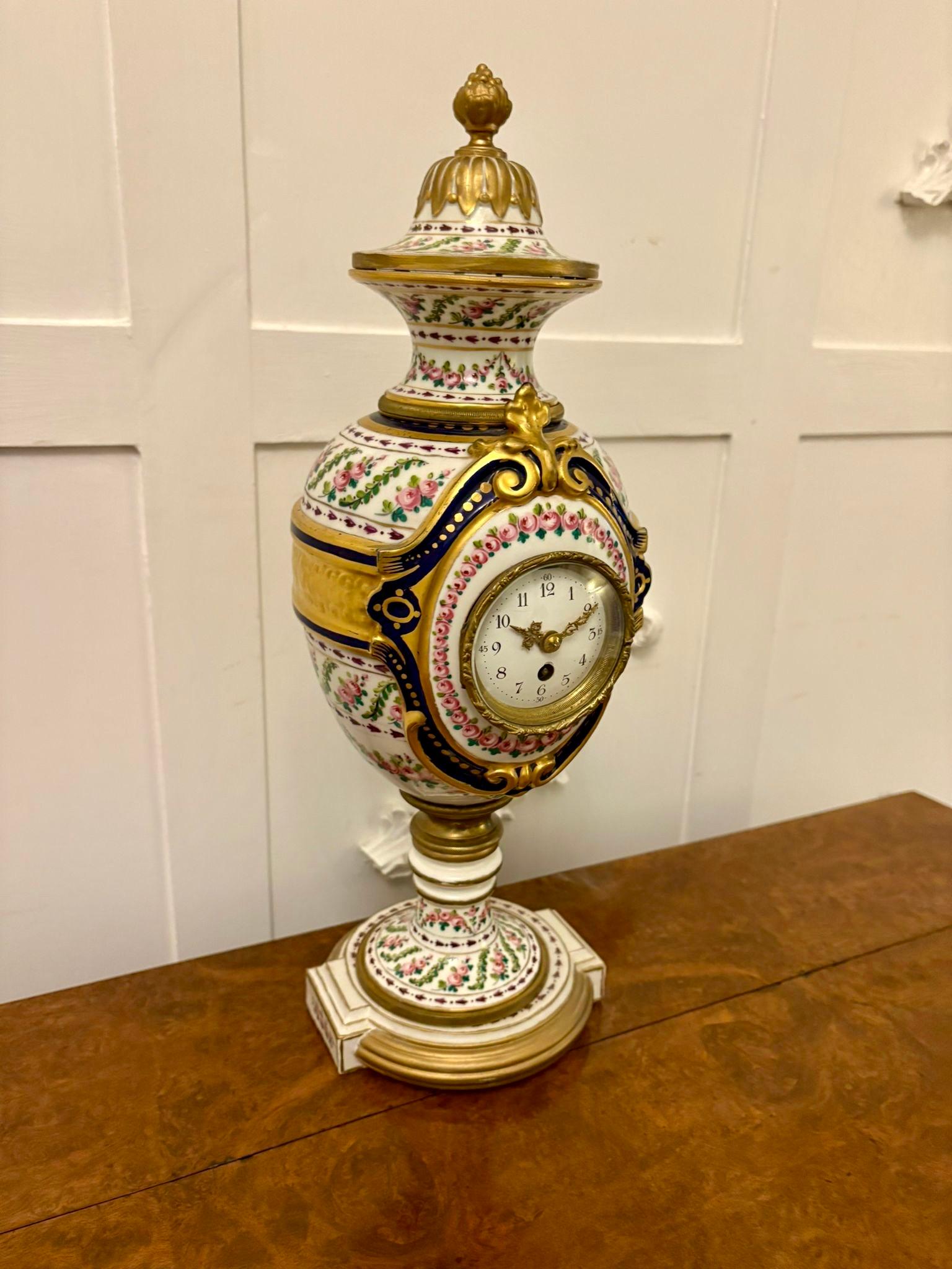 Grande horloge de cheminée française ancienne peinte à la main de qualité exceptionnelle en vente 1
