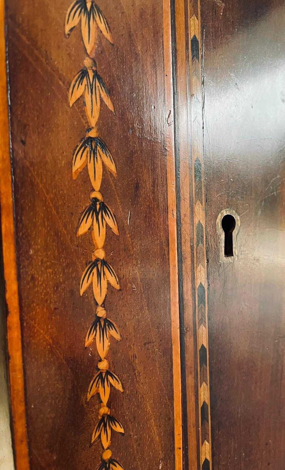 Quality Antique Large George III Inlaid Mahogany Sideboard In Excellent Condition In Suffolk, GB