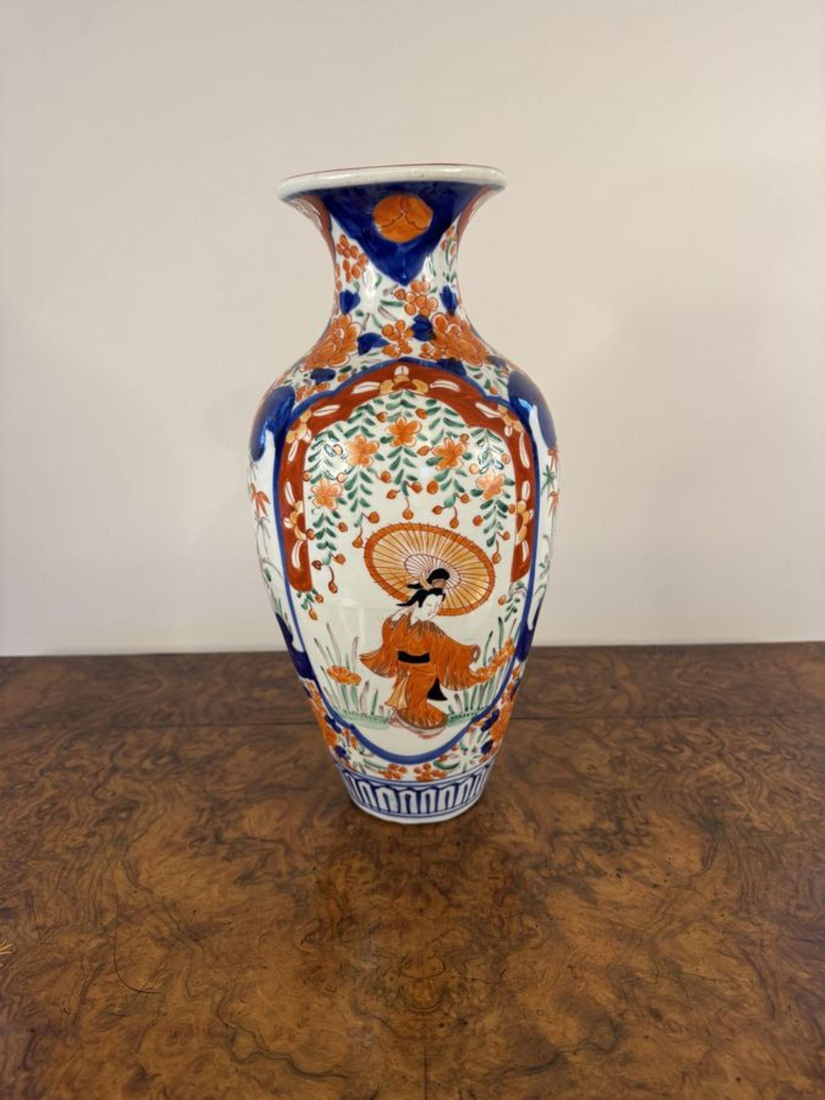 20ième siècle Grande paire de vases imari japonais anciens de qualité exceptionnelle en vente