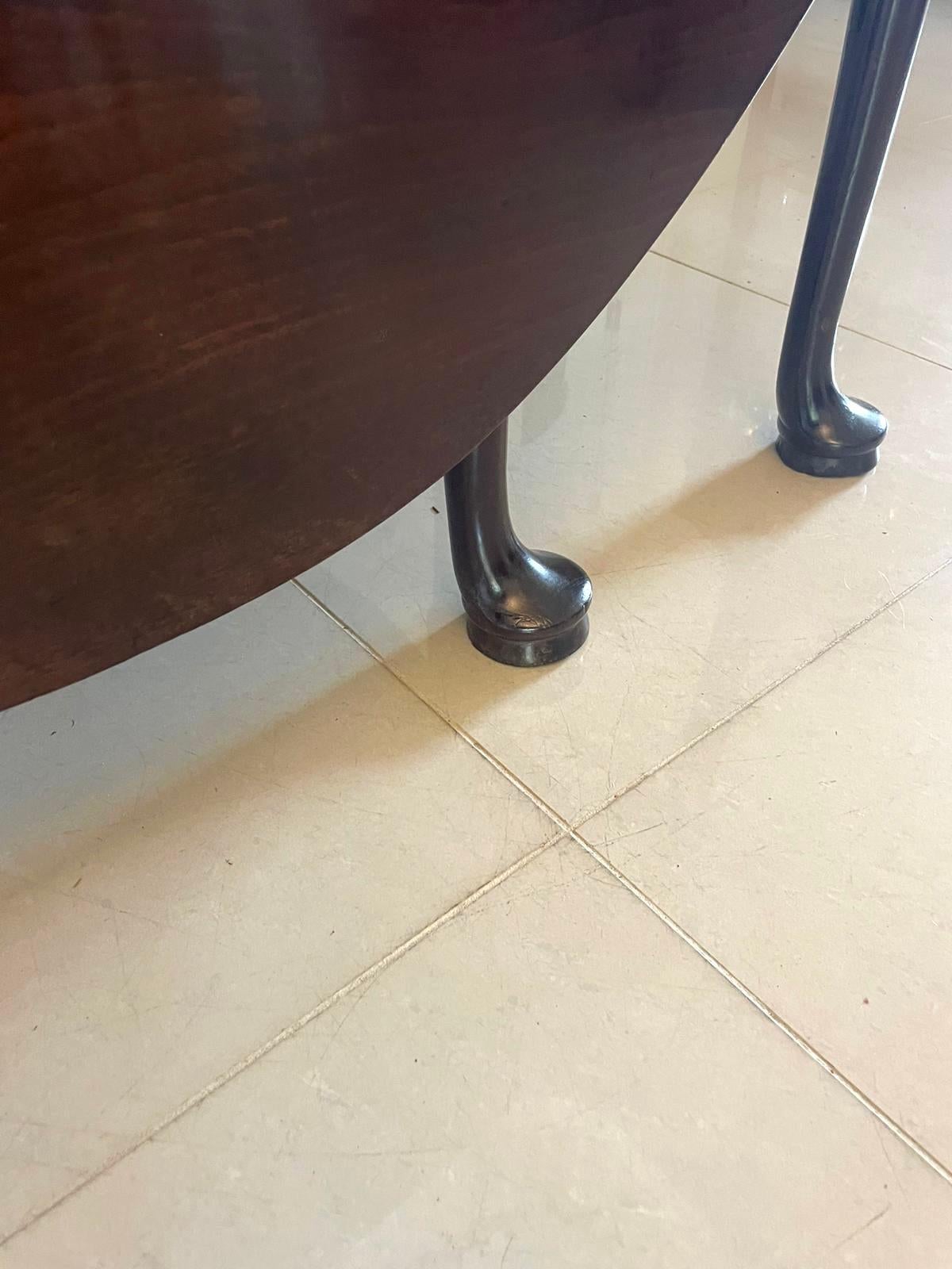 Grande table de salle à manger inhabituelle en acajou George III de qualité exceptionnelle en vente 4