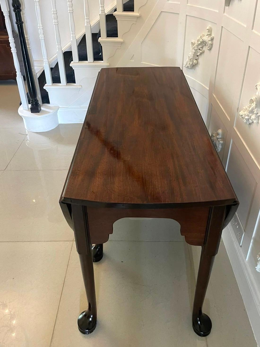 Grande table de salle à manger inhabituelle en acajou George III de qualité exceptionnelle en vente 7