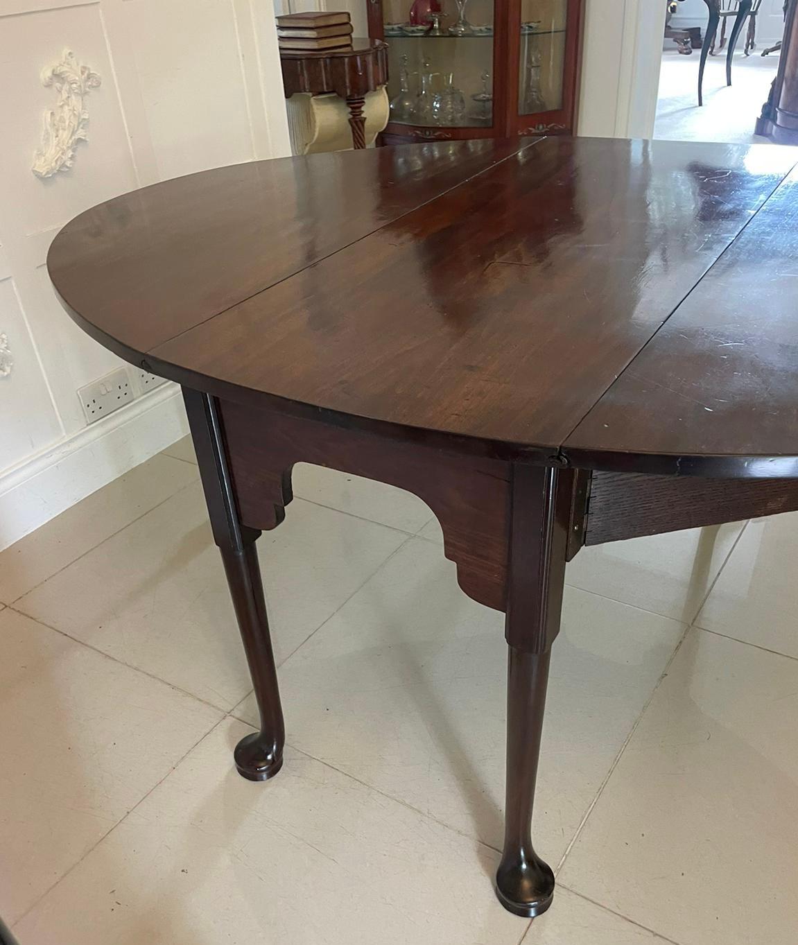 Autre Grande table de salle à manger inhabituelle en acajou George III de qualité exceptionnelle en vente