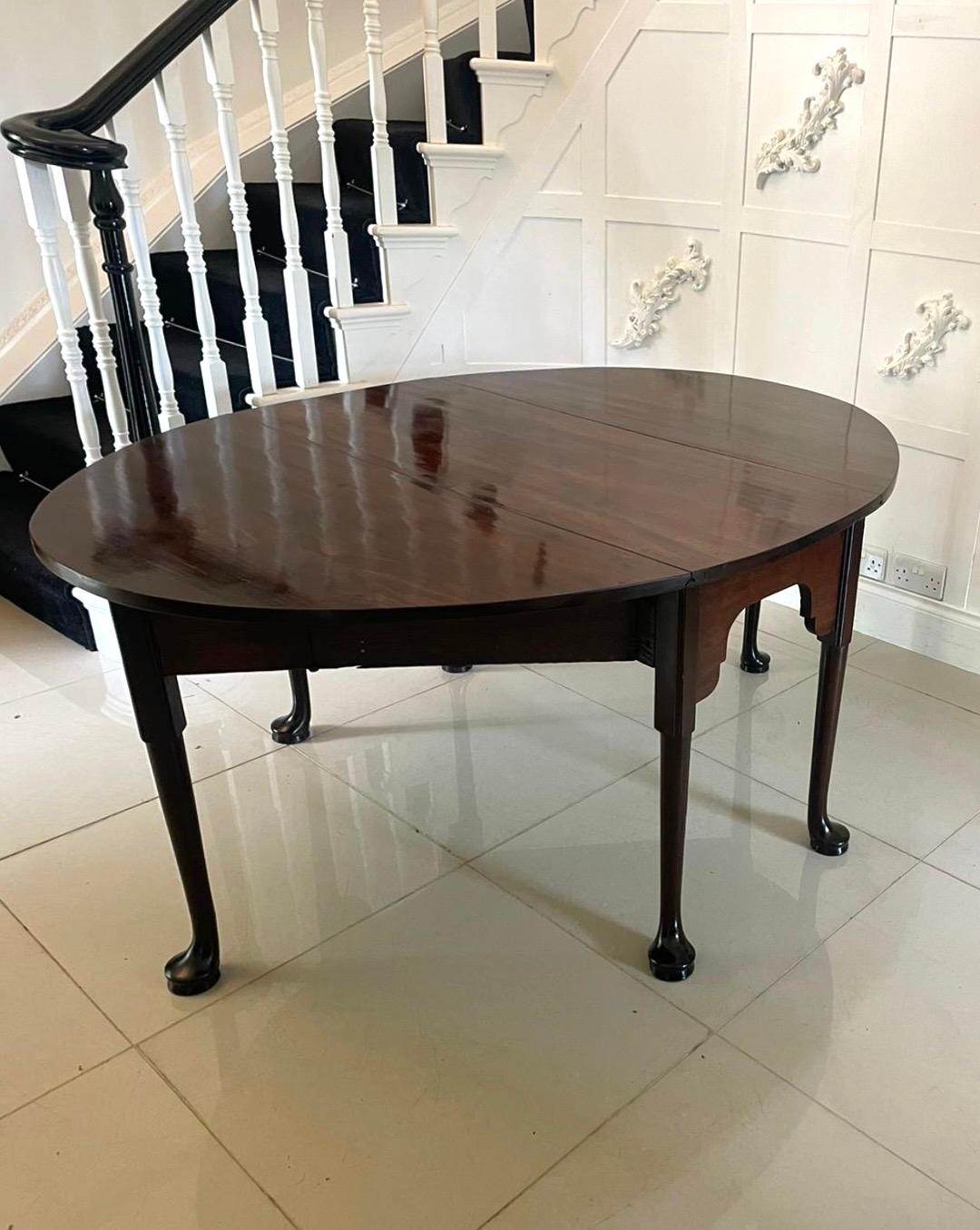 Grande table de salle à manger inhabituelle en acajou George III de qualité exceptionnelle en vente 2