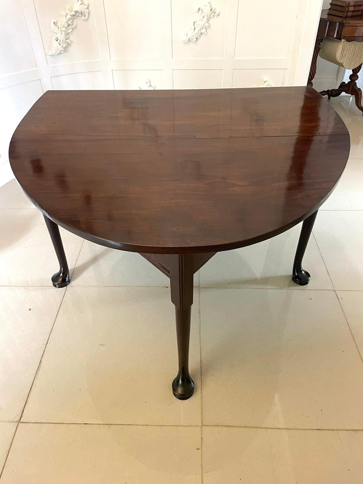 Grande table de salle à manger inhabituelle en acajou George III de qualité exceptionnelle en vente 3