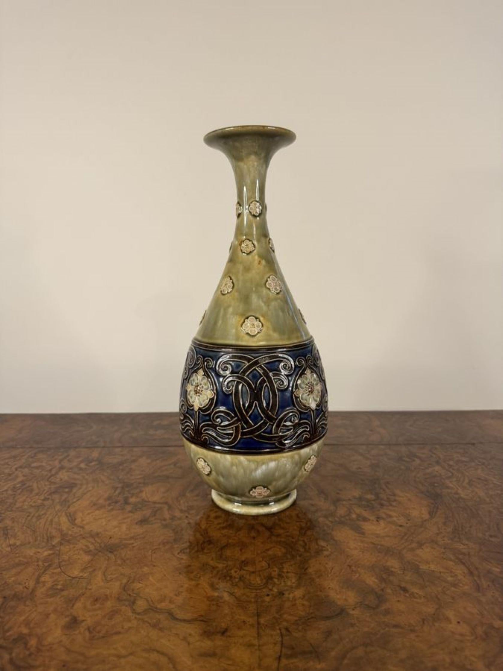 Art nouveau Paire de balustres anciens Art Nouveau Royal Doulton en grès de qualité exceptionnelle en vente