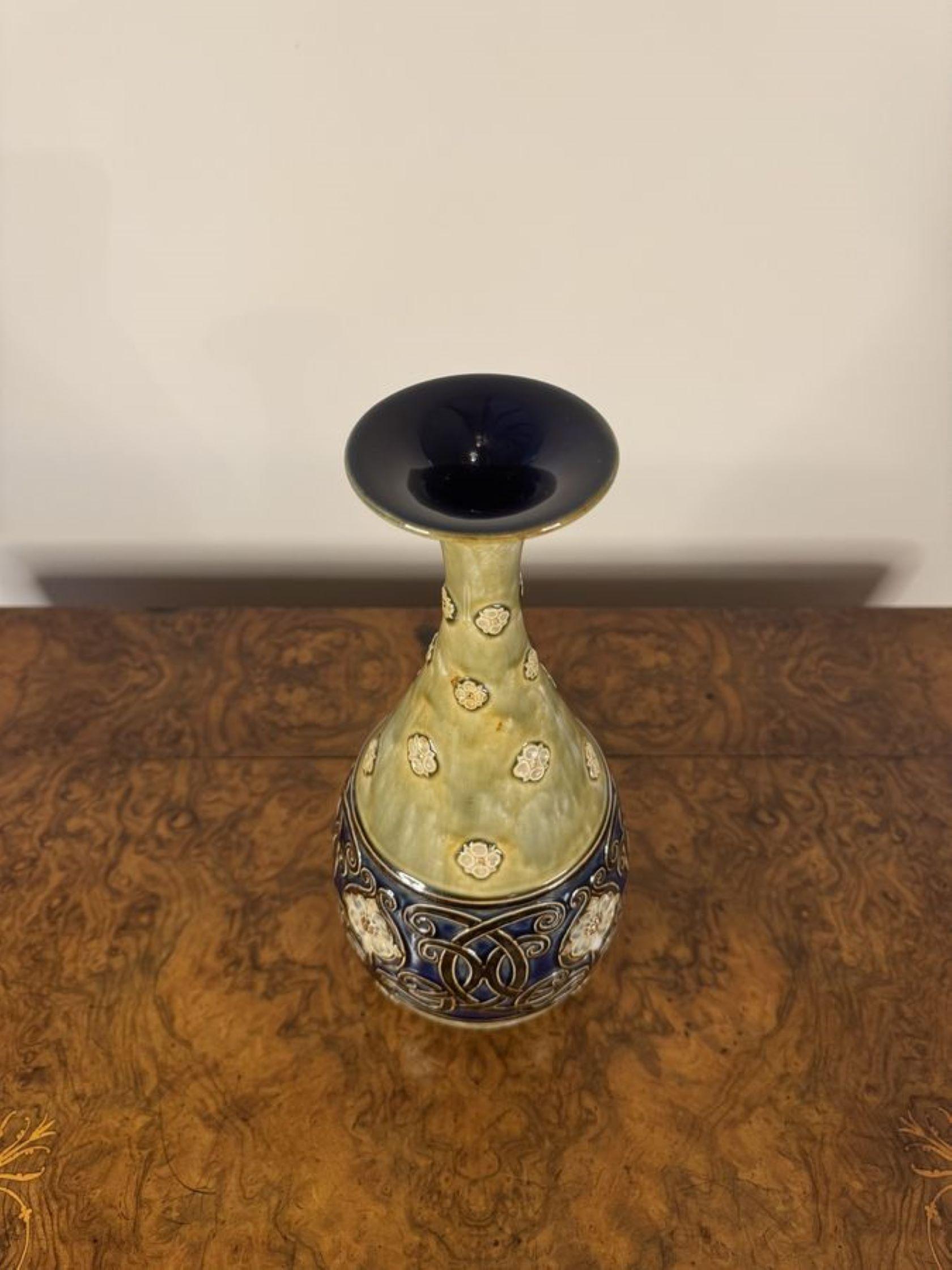 Paire de balustres anciens Art Nouveau Royal Doulton en grès de qualité exceptionnelle Bon état - En vente à Ipswich, GB