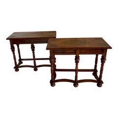 Paire de tables consoles anciennes en ronce de noyer incrustée de marqueterie, d'une qualité exceptionnelle