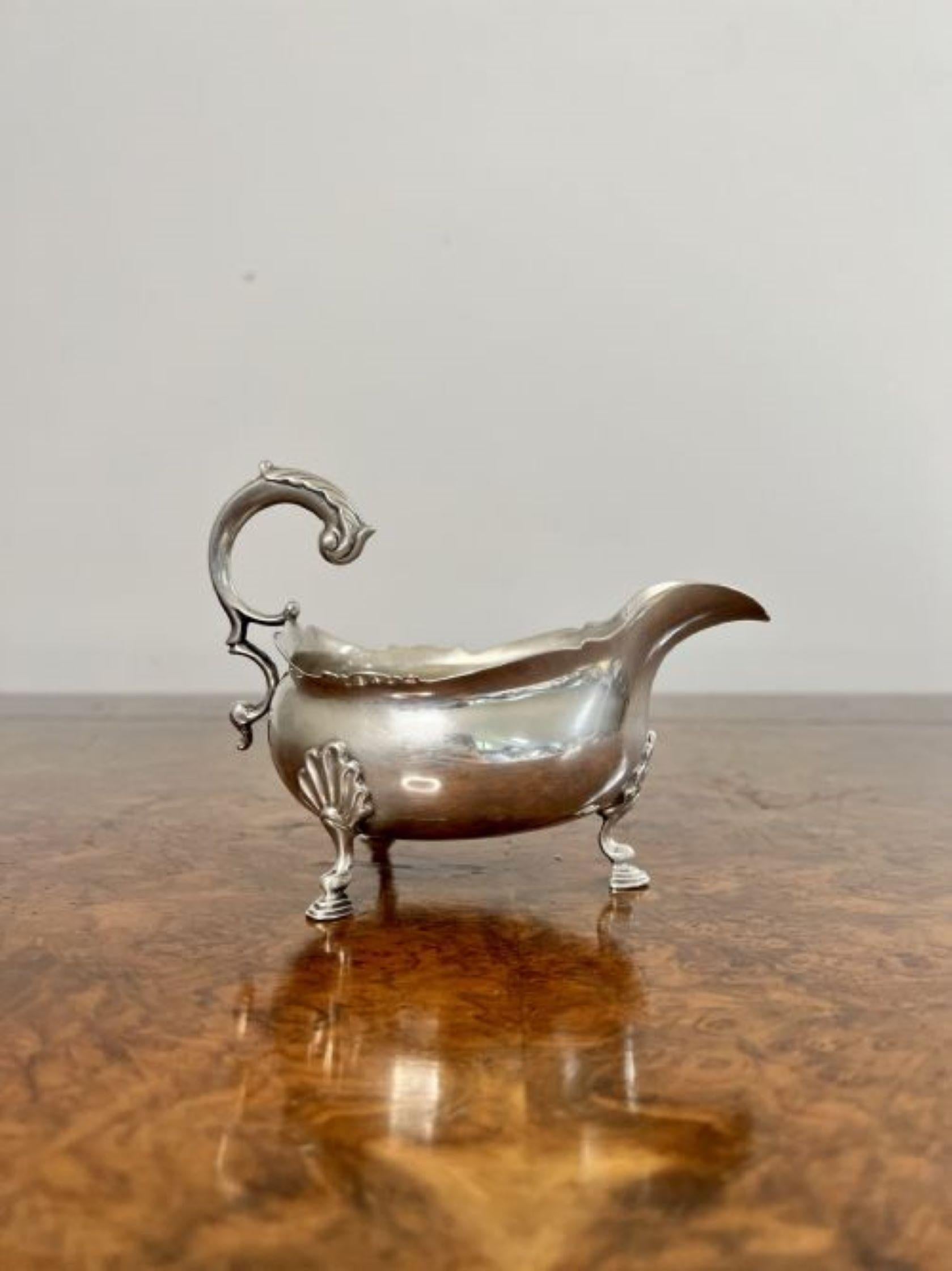 Outstanding quality pair of antique George III silver sauce boats  For Sale 4