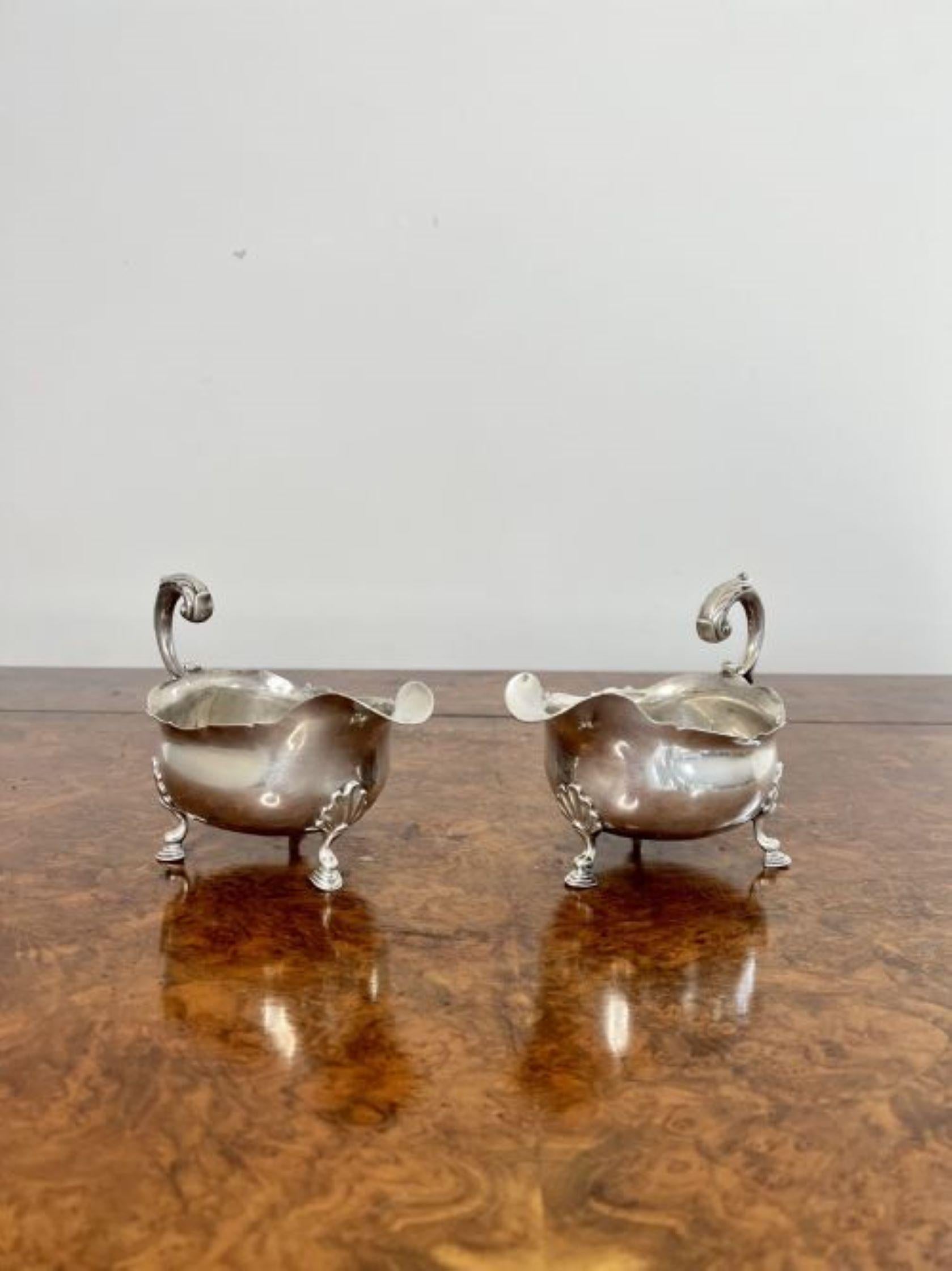 Outstanding quality pair of antique George III silver sauce boats  In Good Condition For Sale In Ipswich, GB
