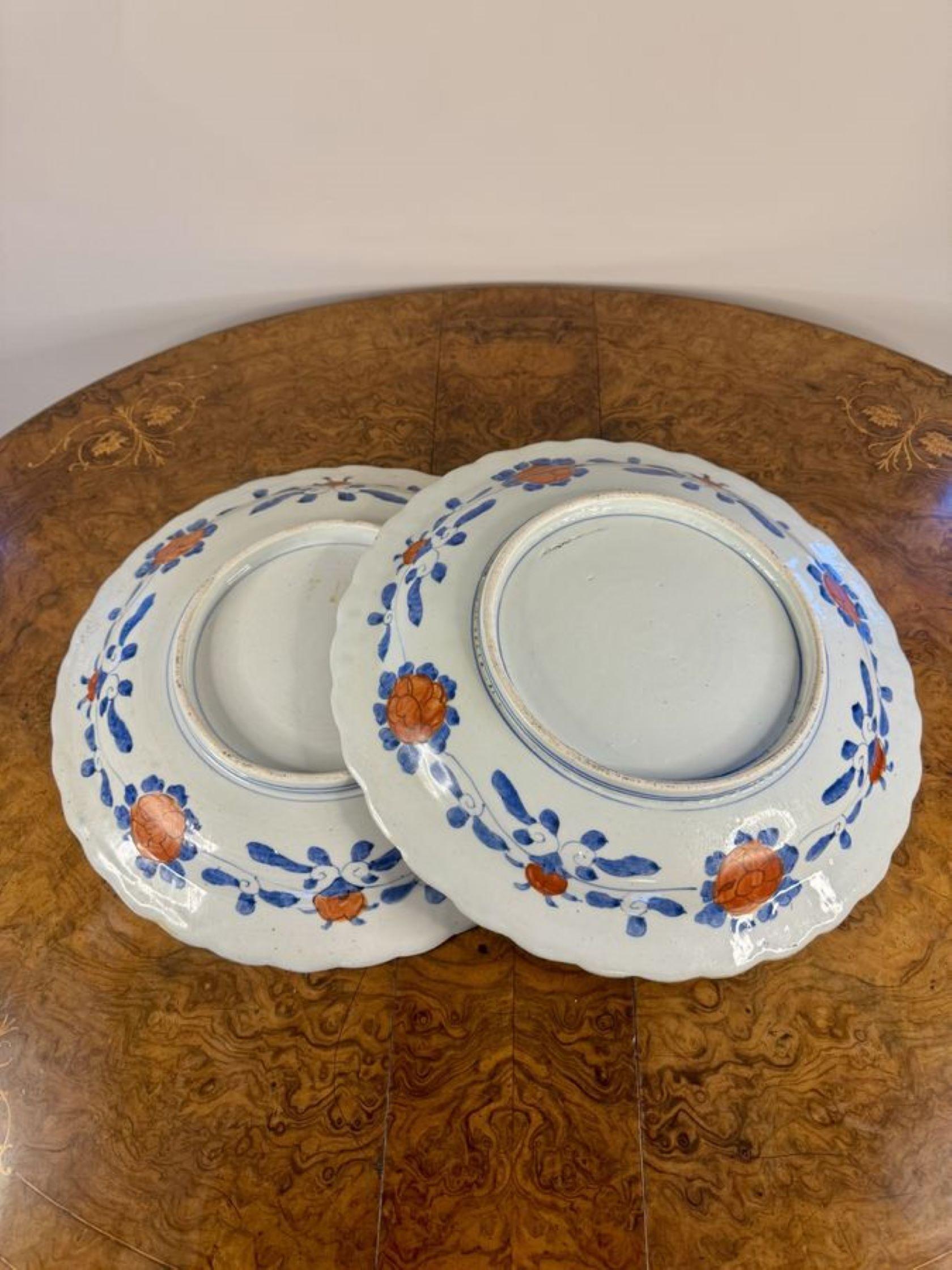 Paire de remarquables assiettes de présentation japonaises anciennes en imari Bon état - En vente à Ipswich, GB