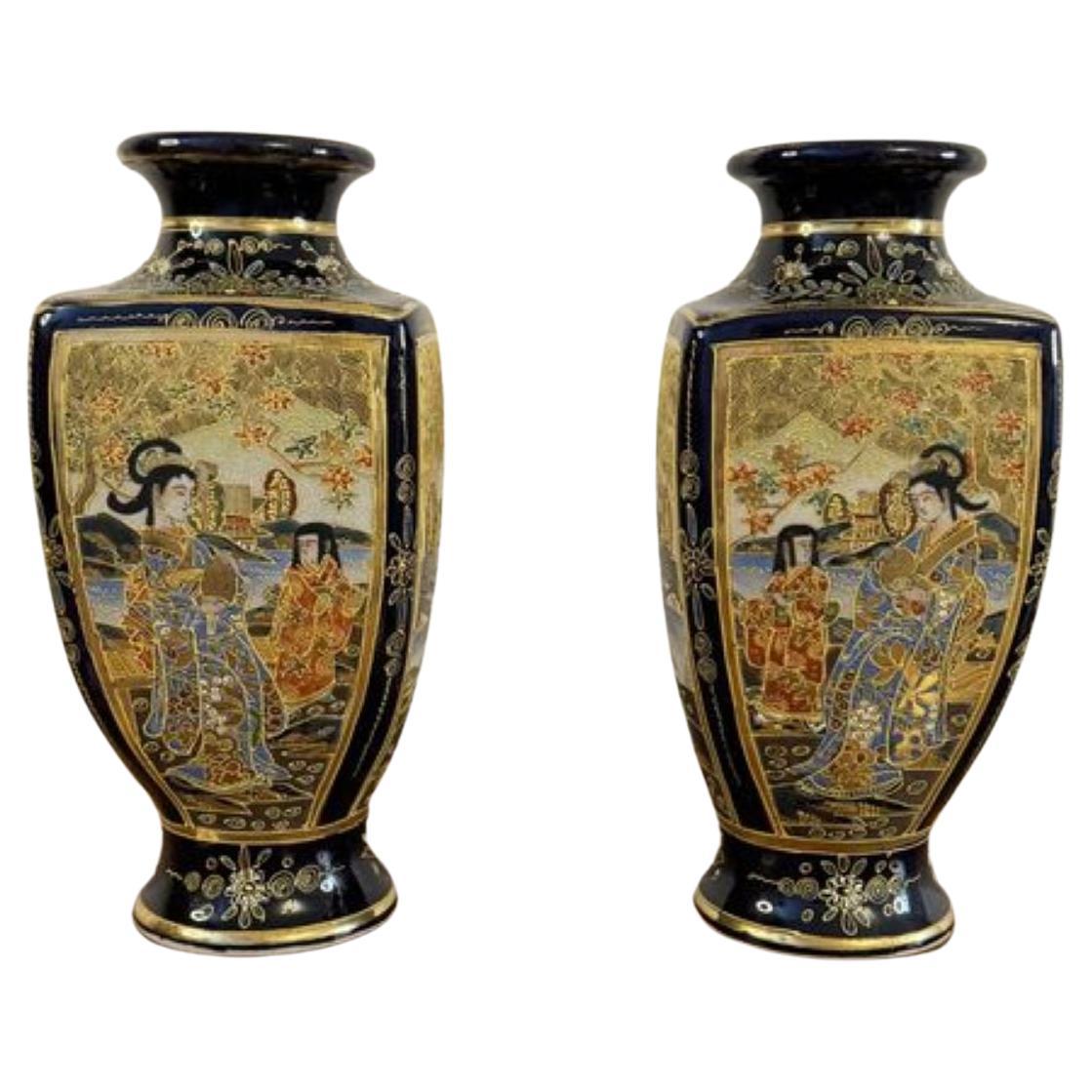 Paar antike japanische Satsuma-Vasen von hervorragender Qualität  im Angebot