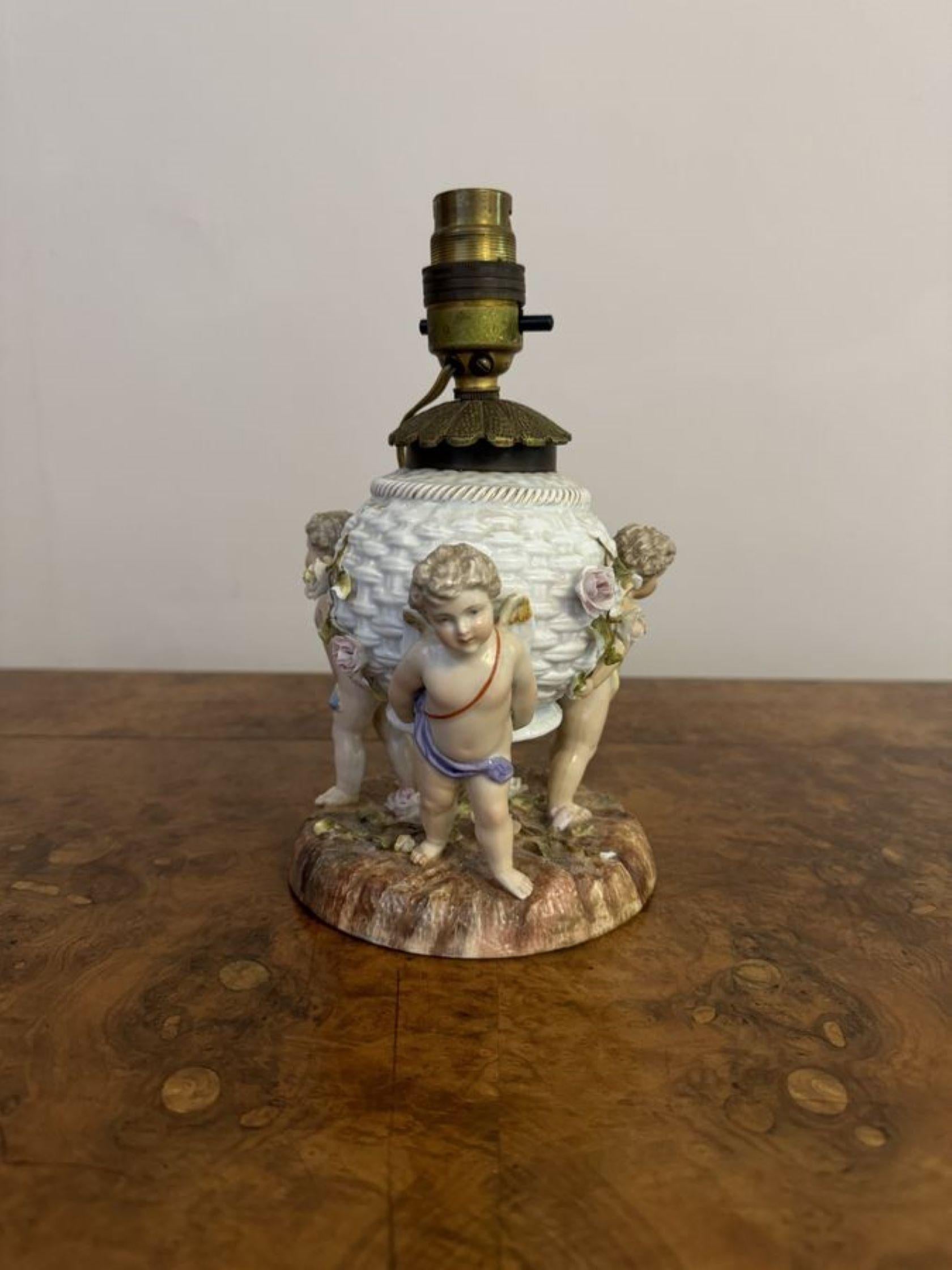 Paire de lampes anciennes Sitzendorf en porcelaine d'une qualité exceptionnelle Bon état - En vente à Ipswich, GB