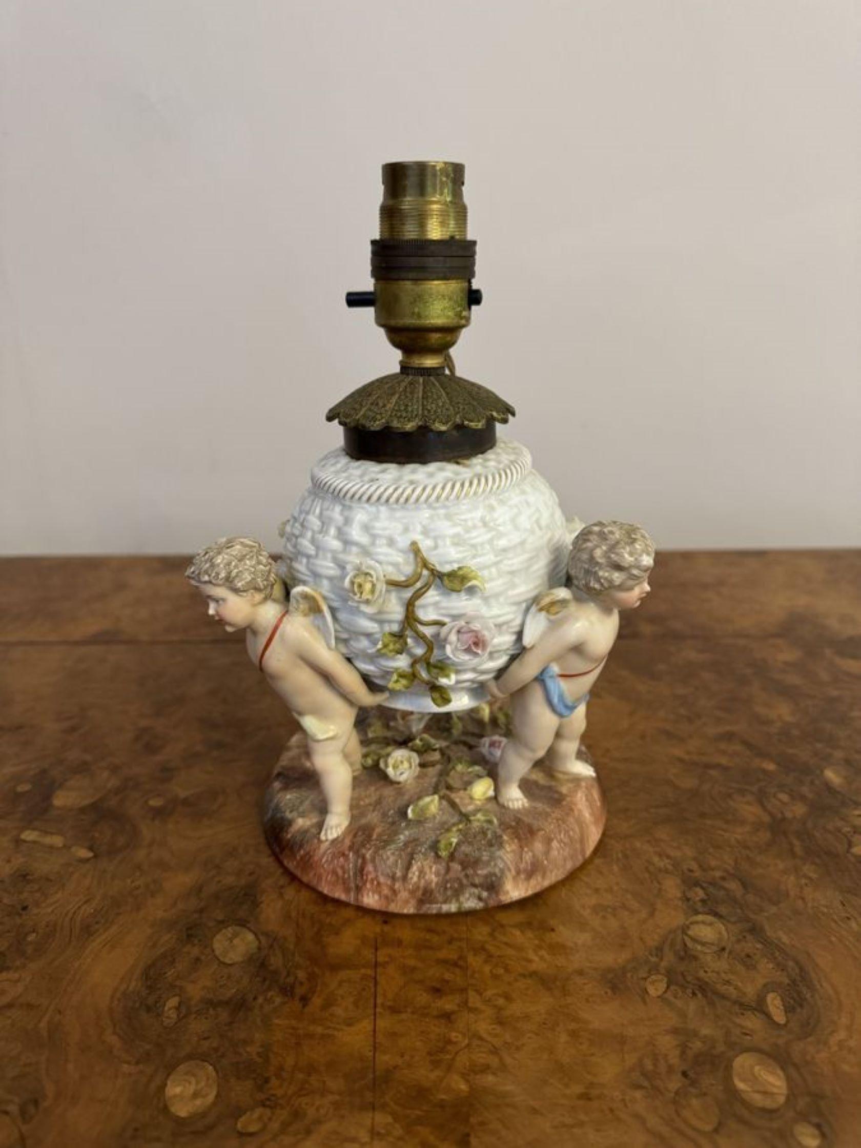 Paire de lampes anciennes Sitzendorf en porcelaine d'une qualité exceptionnelle en vente 1