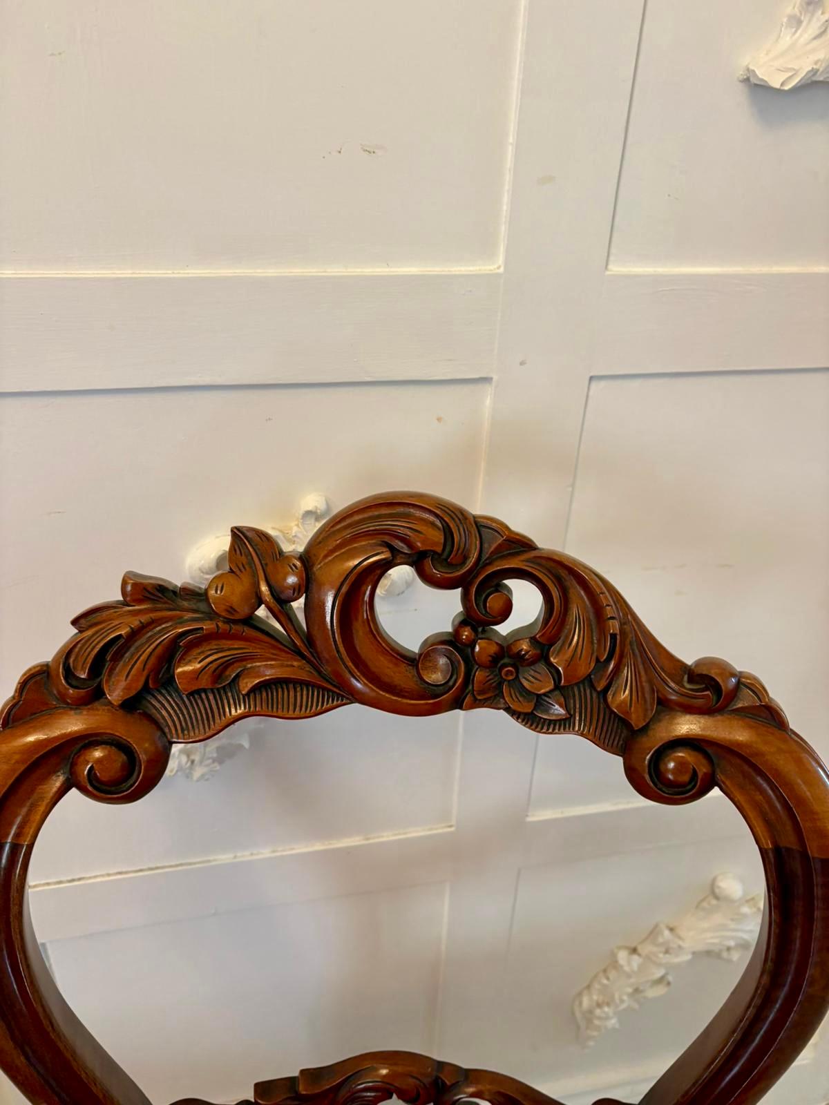 Ensemble de 10 chaises de salle à manger victoriennes anciennes en acajou sculpté de qualité exceptionnelle en vente 3