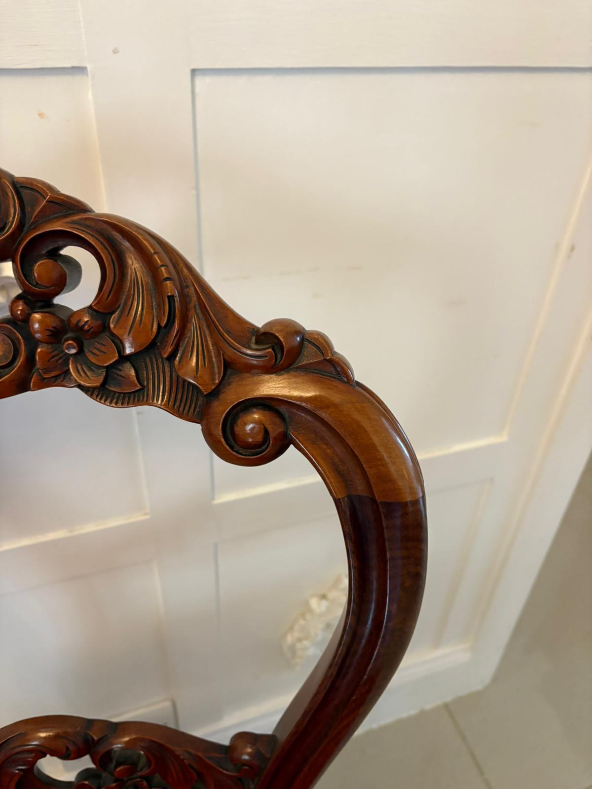 Ensemble de 10 chaises de salle à manger victoriennes anciennes en acajou sculpté de qualité exceptionnelle en vente 9