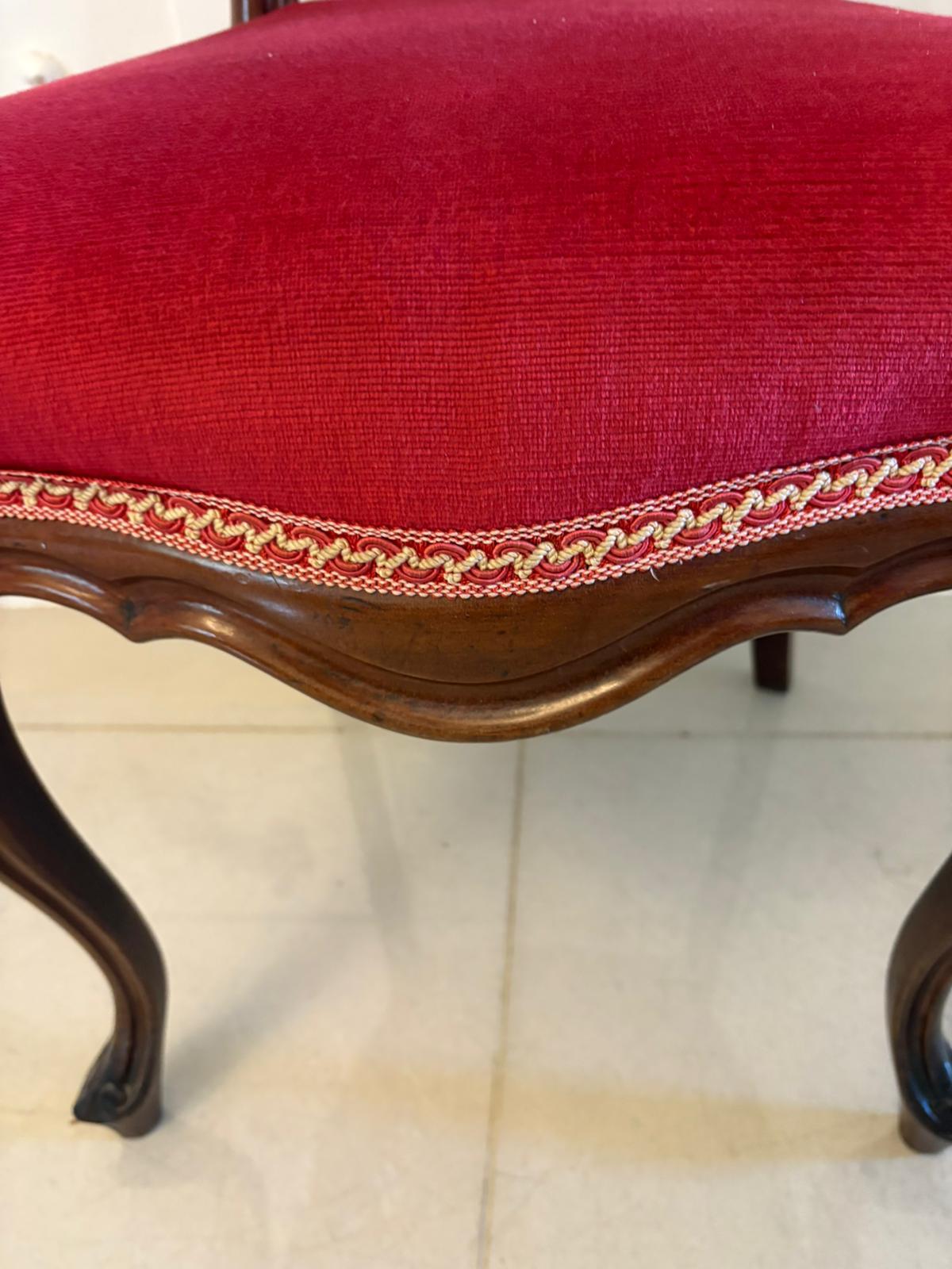 Anglais Ensemble de 10 chaises de salle à manger victoriennes anciennes en acajou sculpté de qualité exceptionnelle en vente