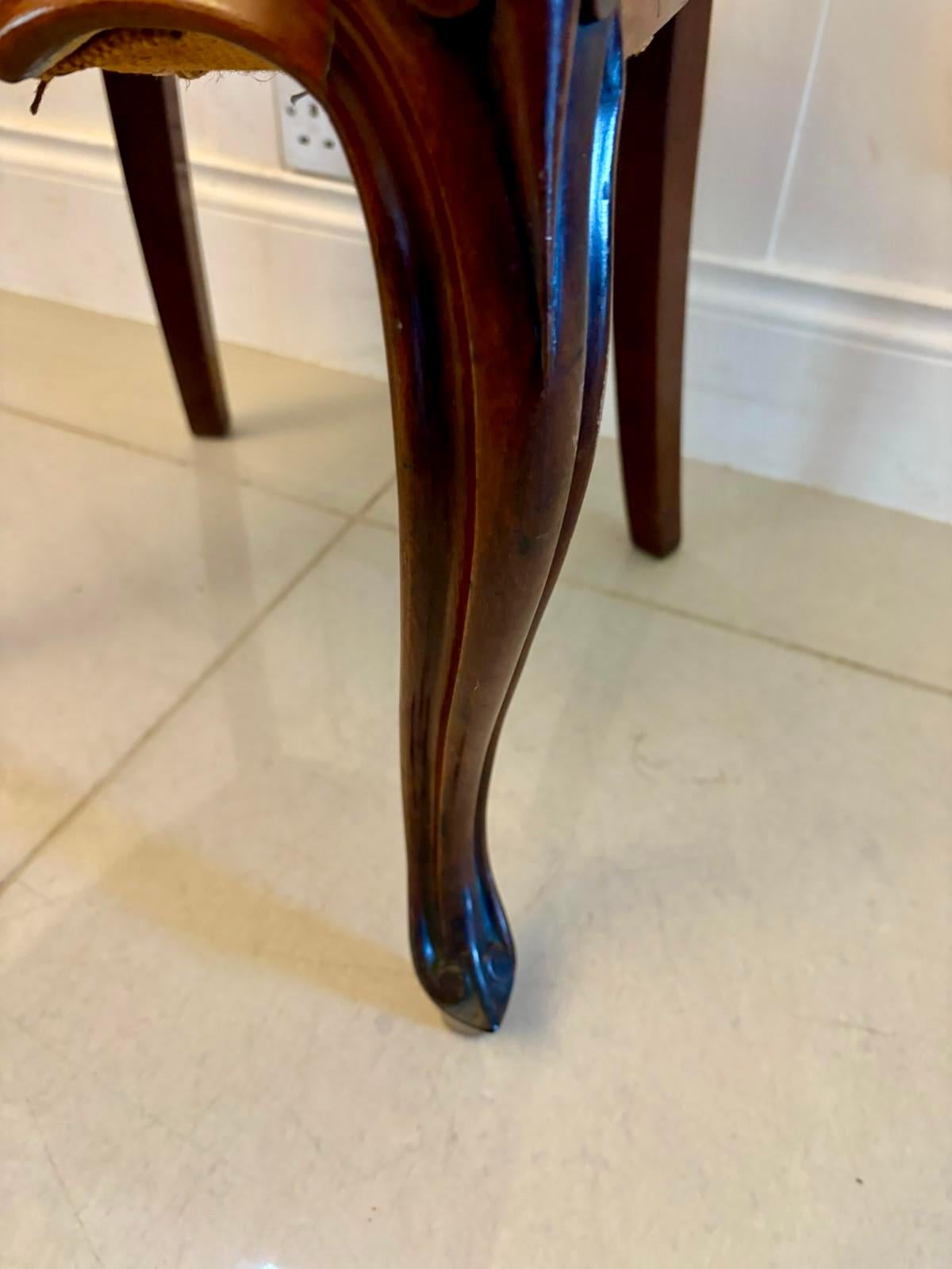 XIXe siècle Ensemble de 10 chaises de salle à manger victoriennes anciennes en acajou sculpté de qualité exceptionnelle en vente