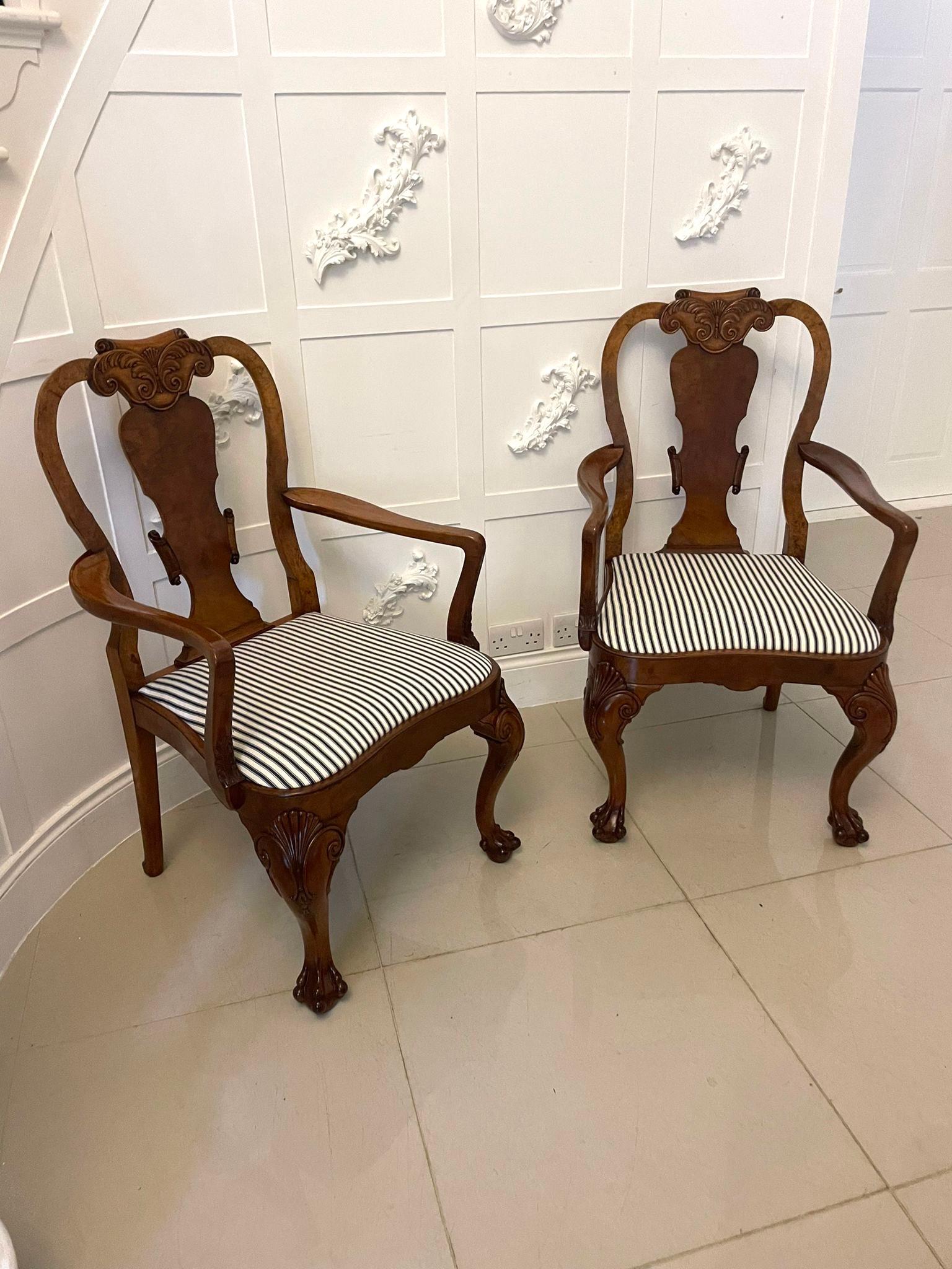Ensemble de 12 chaises de salle à manger en ronce de noyer de l'époque victorienne, d'une qualité exceptionnelle en vente 3