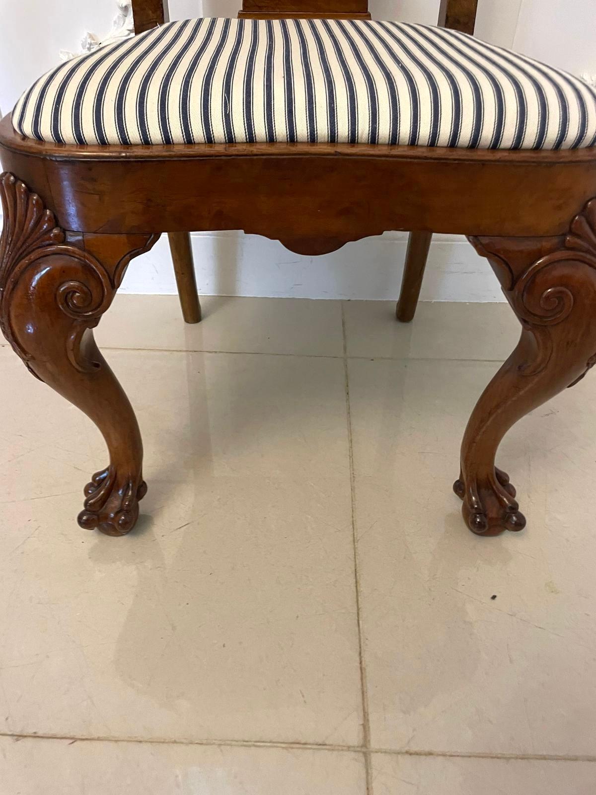 Ensemble de 12 chaises de salle à manger en ronce de noyer de l'époque victorienne, d'une qualité exceptionnelle en vente 6