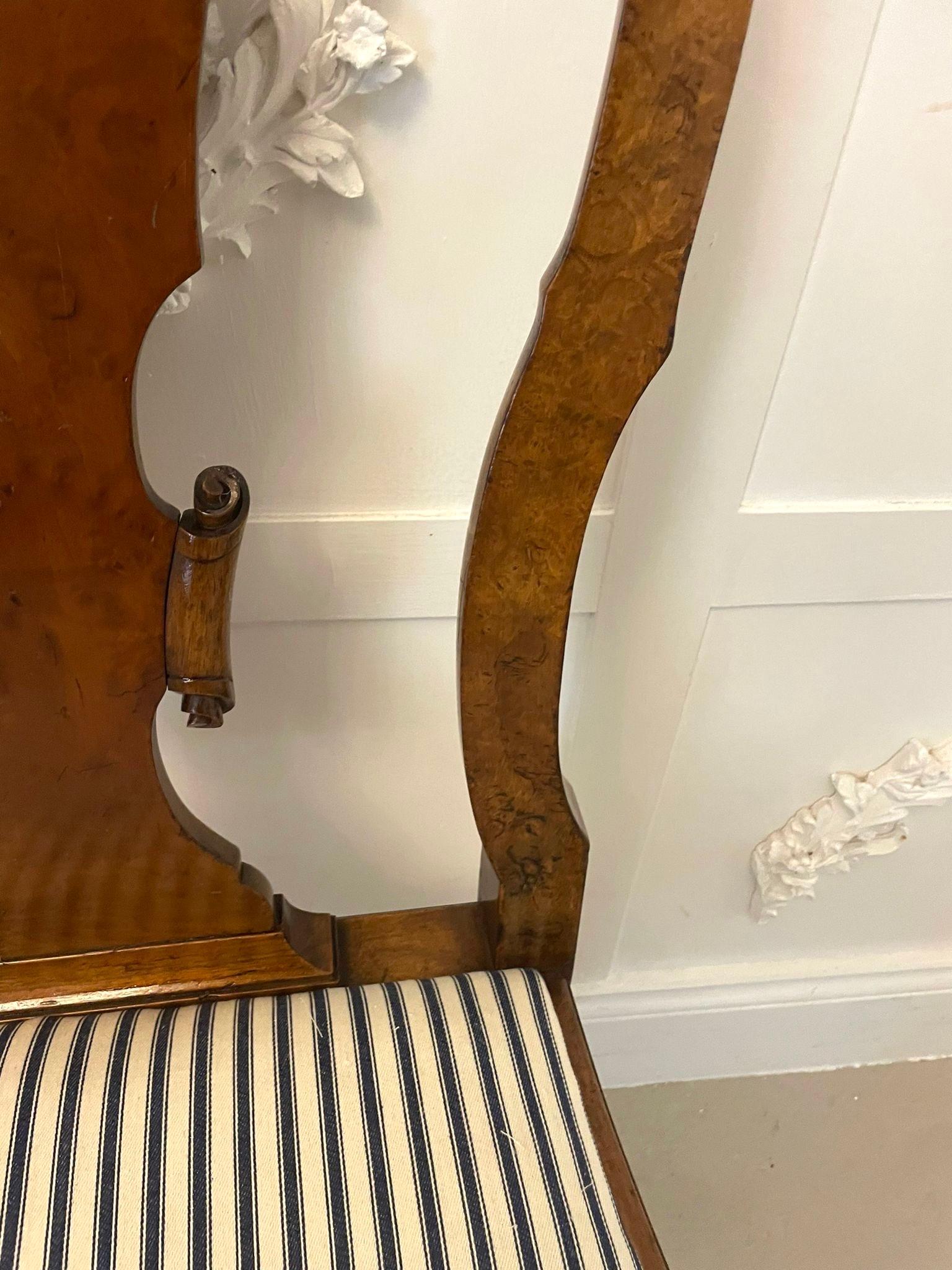 Ensemble de 12 chaises de salle à manger en ronce de noyer de l'époque victorienne, d'une qualité exceptionnelle en vente 7