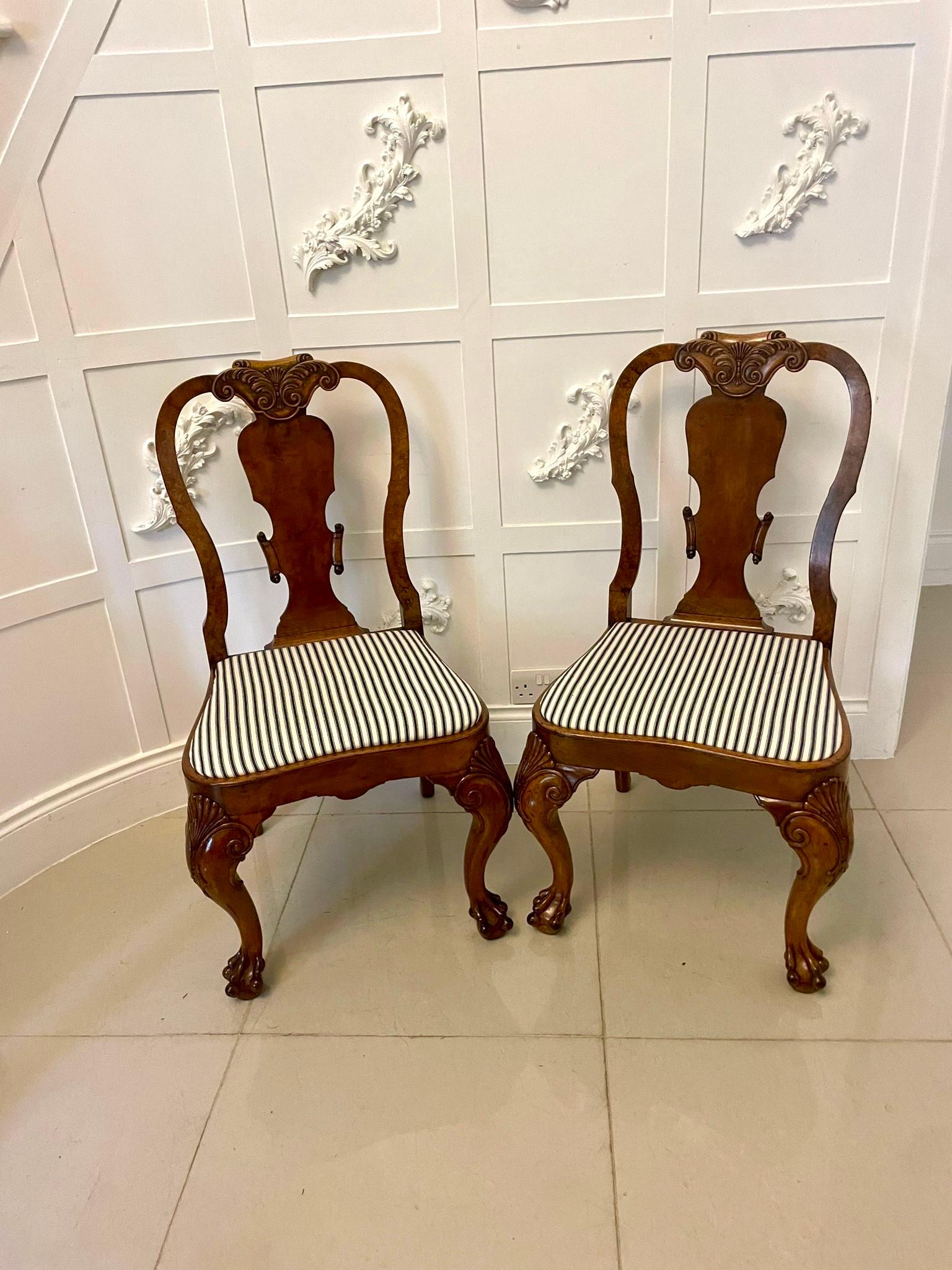 Ensemble de 12 chaises de salle à manger en ronce de noyer de l'époque victorienne, d'une qualité exceptionnelle en vente 13
