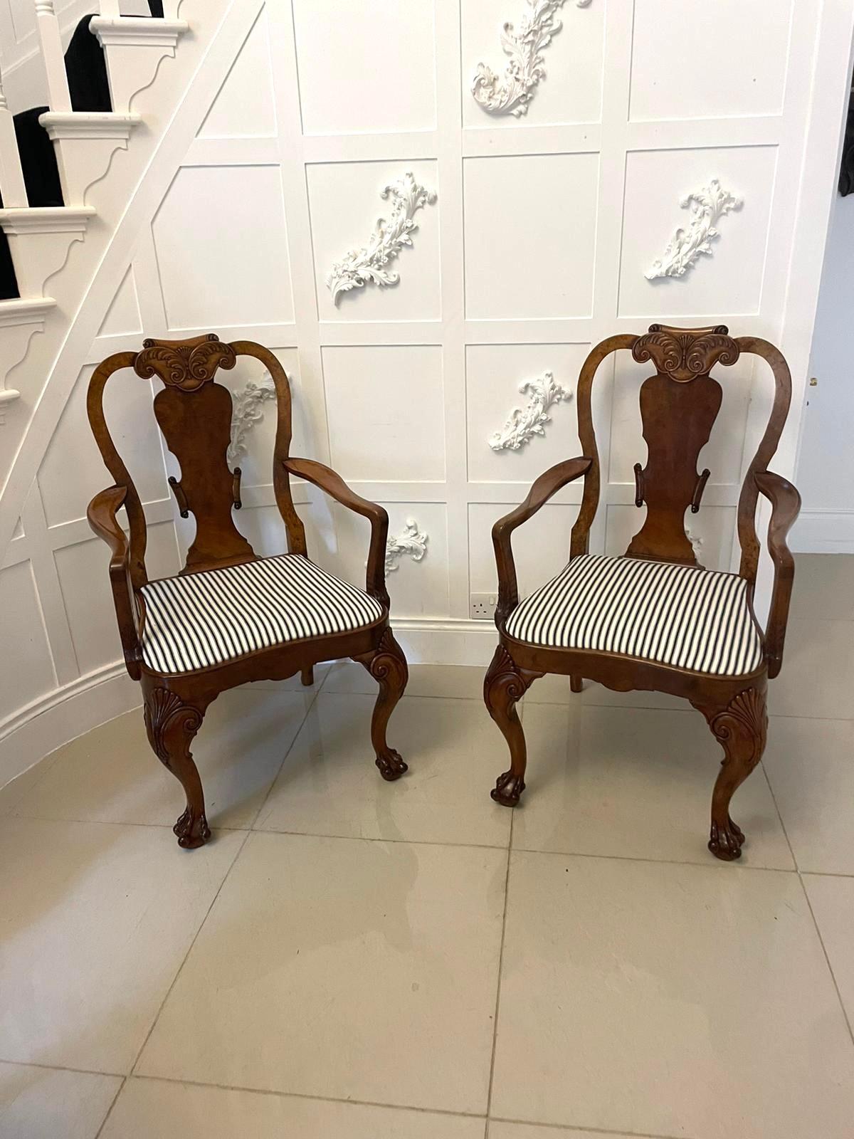 Ensemble de 12 chaises de salle à manger en ronce de noyer de l'époque victorienne, d'une qualité exceptionnelle en vente 1
