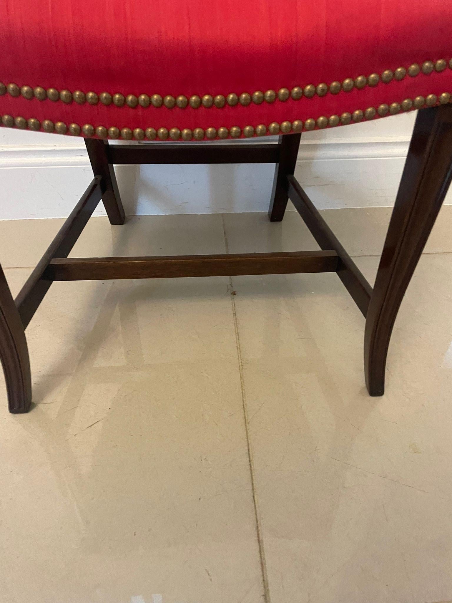 Altro Set di 4 sedie da pranzo in mogano intagliato di epoca vittoriana di qualità eccezionale in vendita