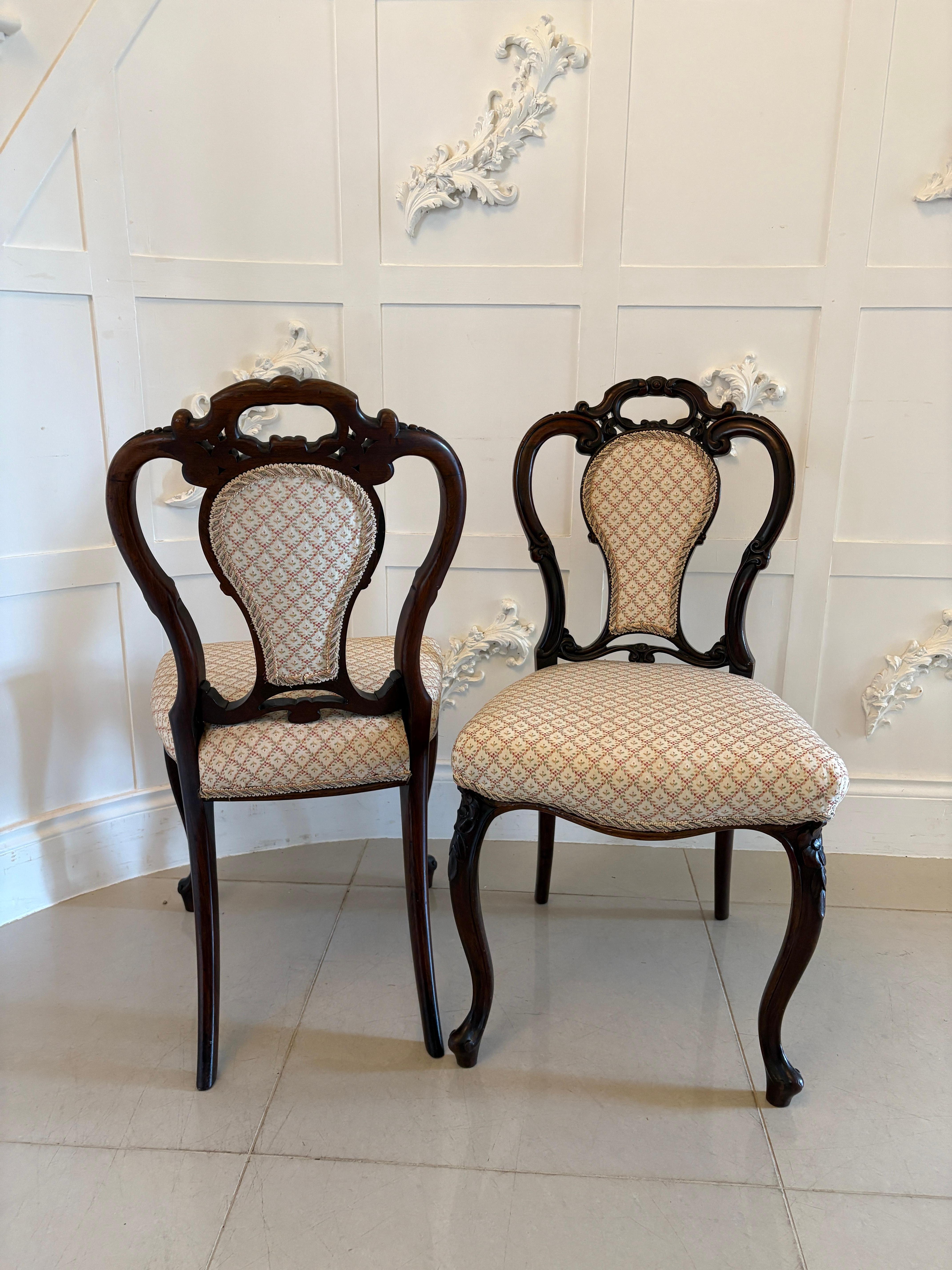 Ensemble de 4 chaises de salle à manger en palissandre sculpté de l'époque victorienne, de qualité exceptionnelle en vente 7