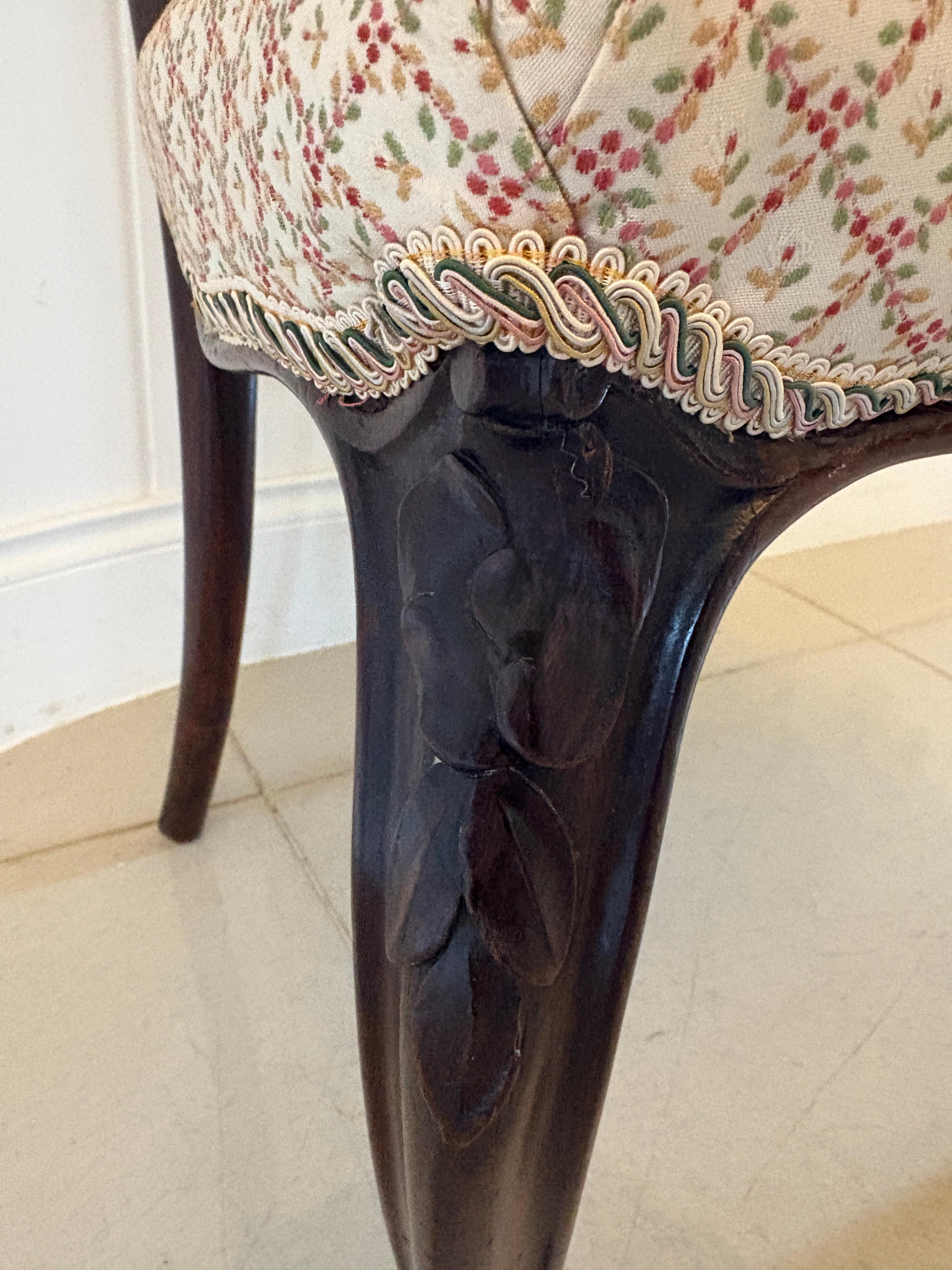 XIXe siècle Ensemble de 4 chaises de salle à manger en palissandre sculpté de l'époque victorienne, de qualité exceptionnelle en vente