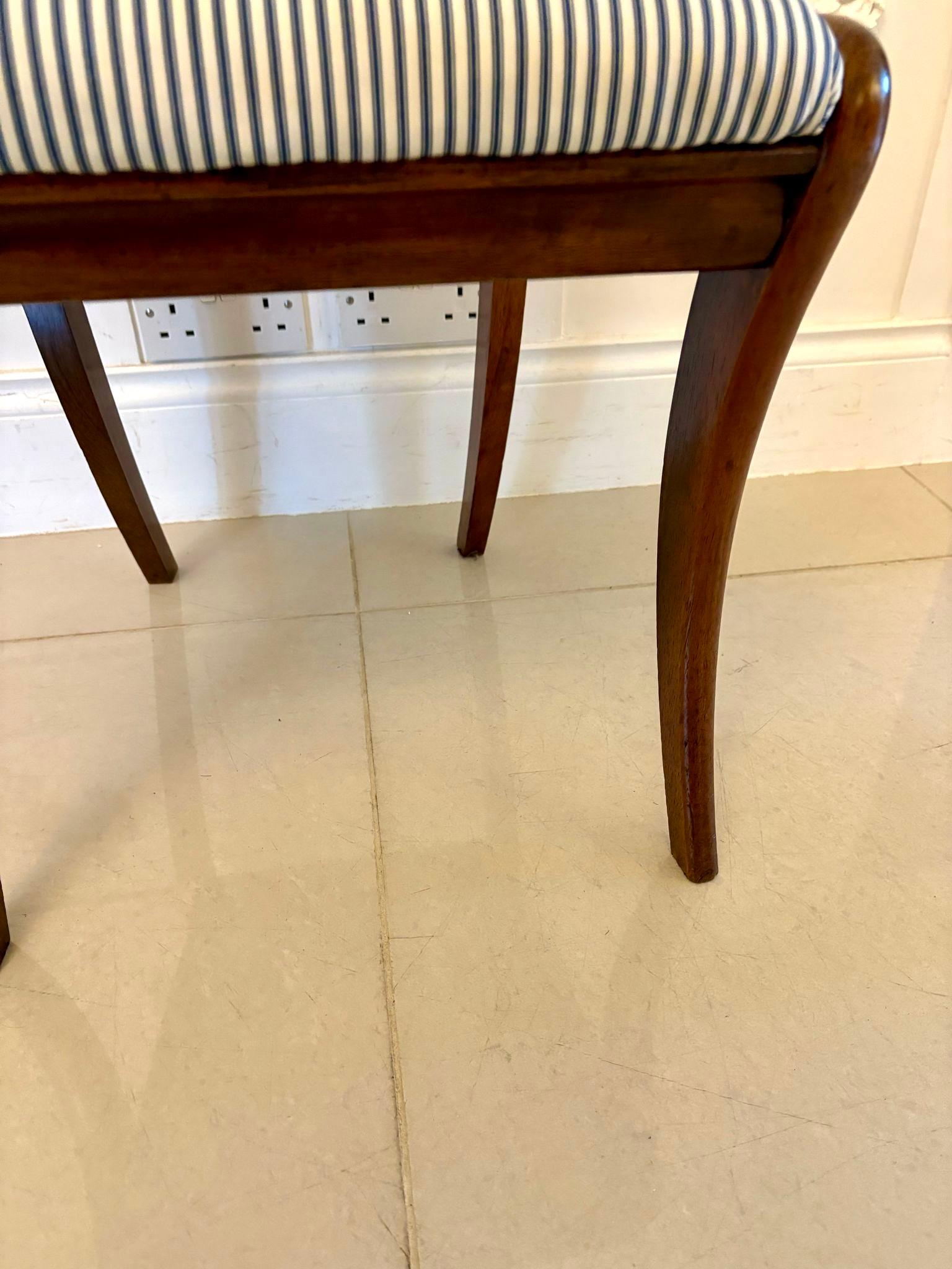 Set di 8 sedie da pranzo antiche in palissandro intagliato di qualità eccezionale in vendita 1