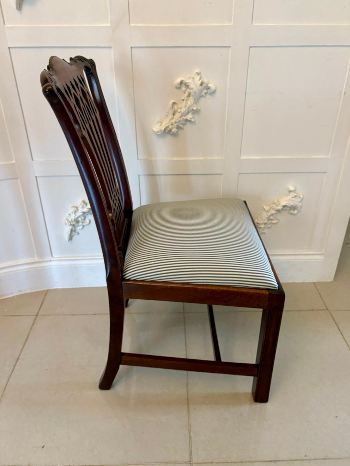 Ensemble de 8 chaises de salle à manger victoriennes anciennes en acajou sculpté de qualité exceptionnelle en vente 5
