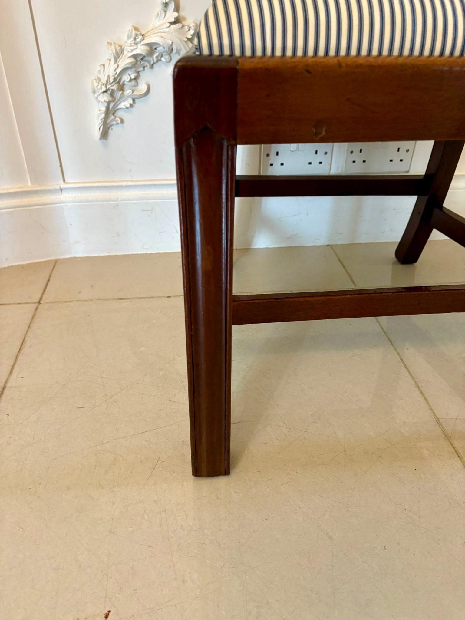 Ensemble de 8 chaises de salle à manger victoriennes anciennes en acajou sculpté de qualité exceptionnelle en vente 7