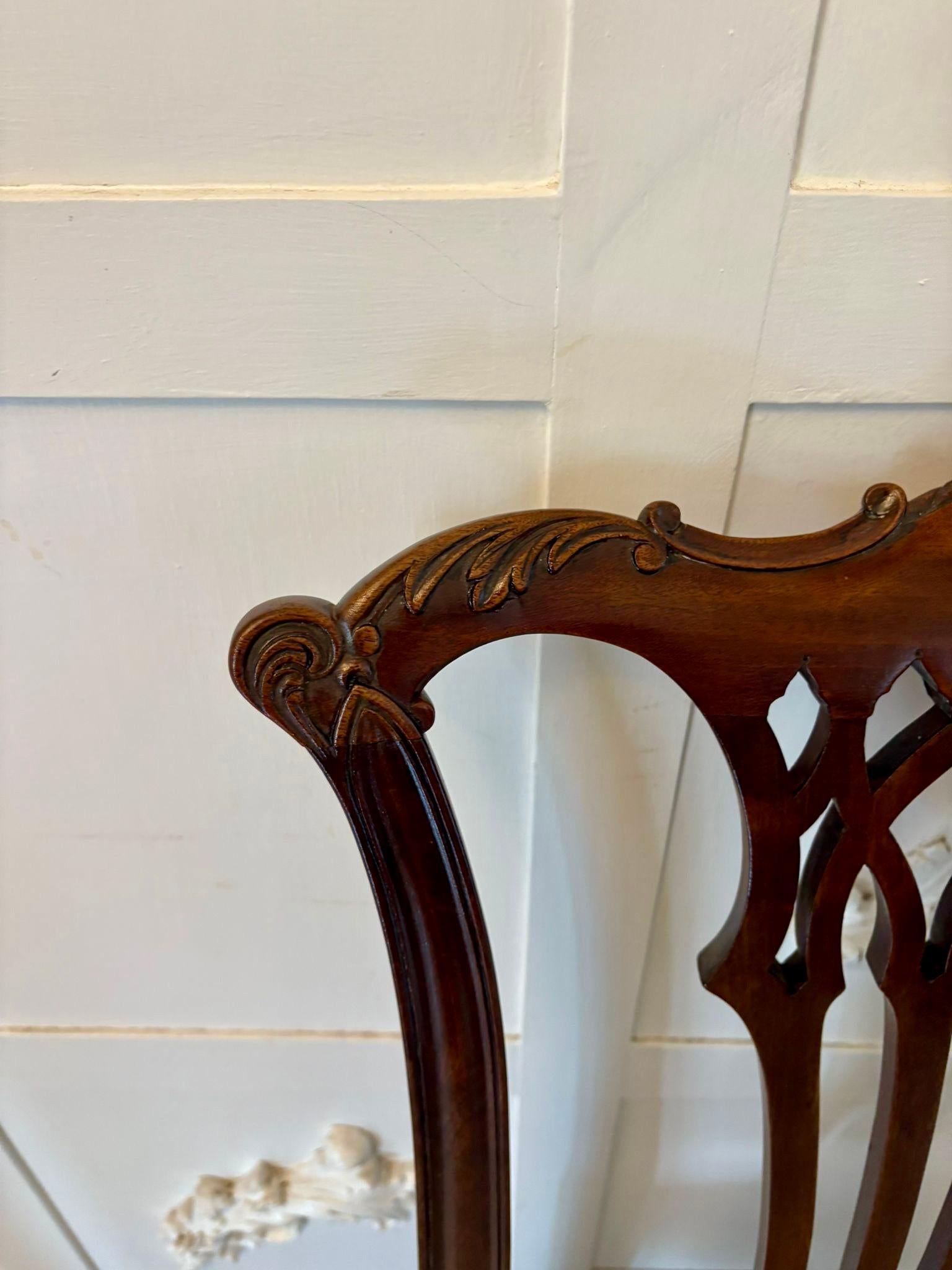 Ensemble de 8 chaises de salle à manger victoriennes anciennes en acajou sculpté de qualité exceptionnelle en vente 9