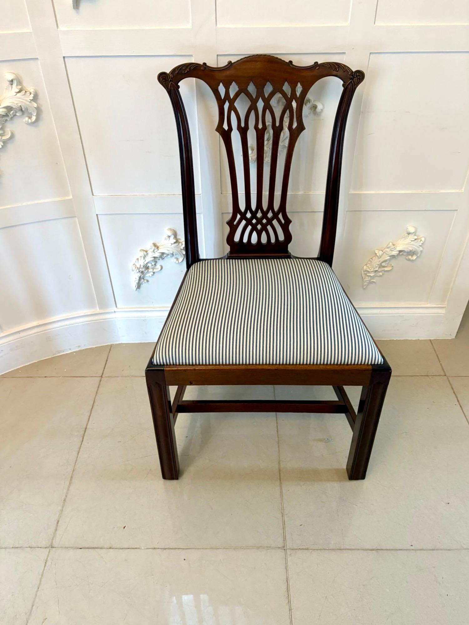 Ensemble de 8 chaises de salle à manger victoriennes anciennes en acajou sculpté de qualité exceptionnelle en vente 11