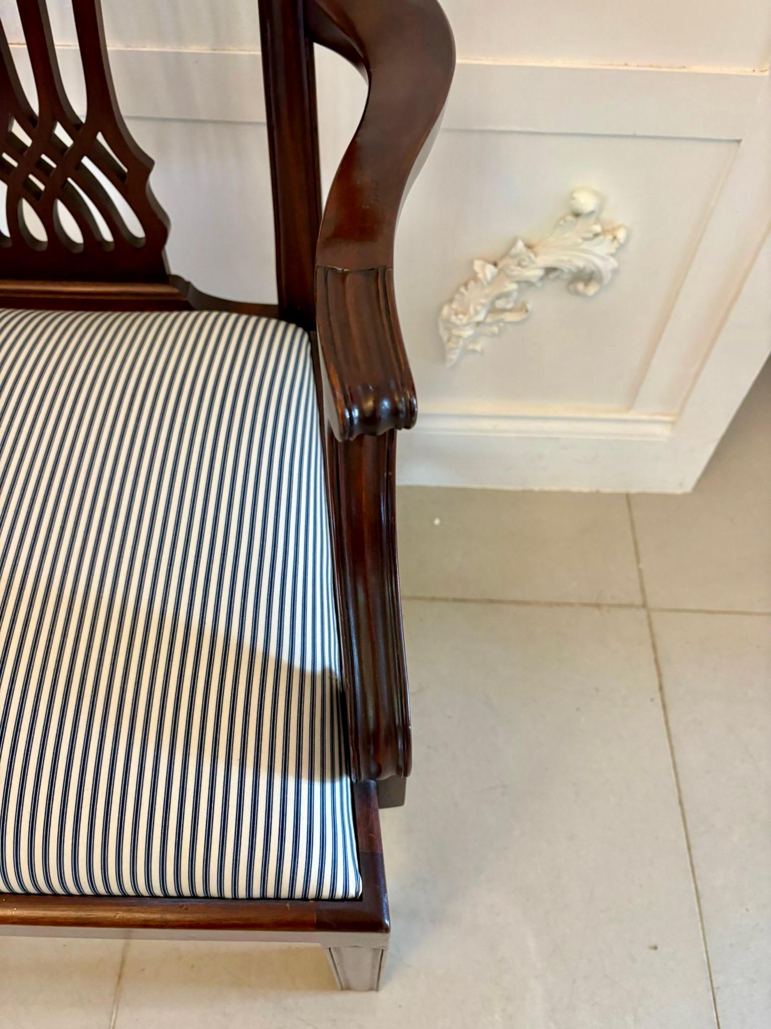 Ensemble de 8 chaises de salle à manger victoriennes anciennes en acajou sculpté de qualité exceptionnelle Bon état - En vente à Suffolk, GB