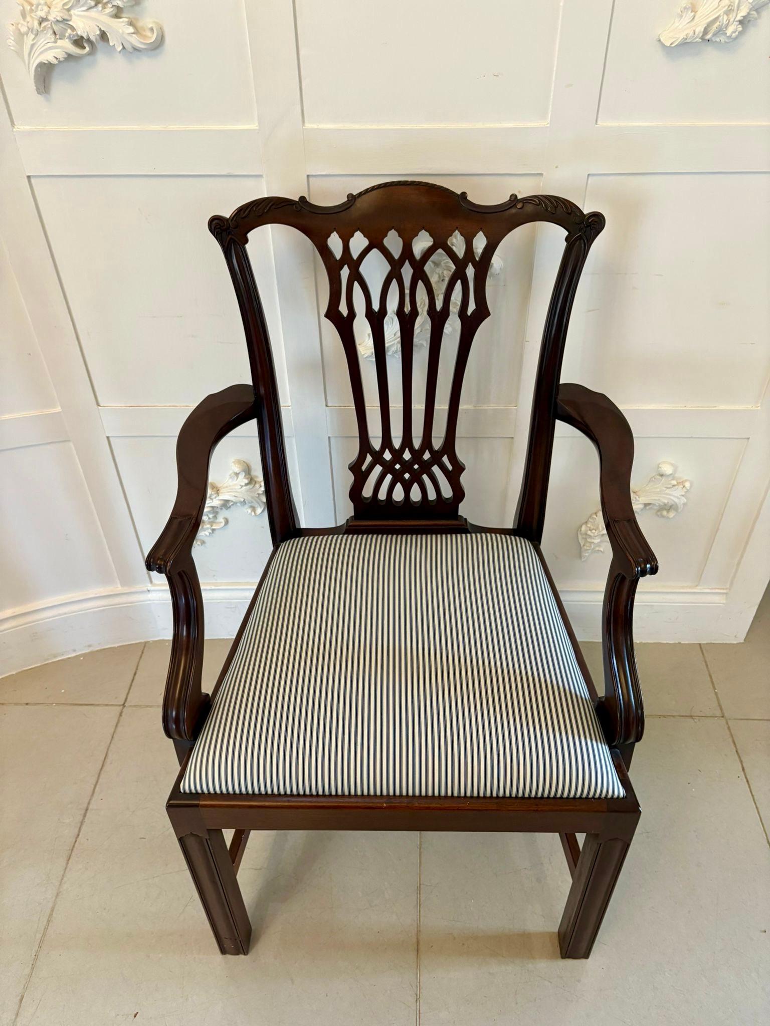 Ensemble de 8 chaises de salle à manger victoriennes anciennes en acajou sculpté de qualité exceptionnelle en vente 1