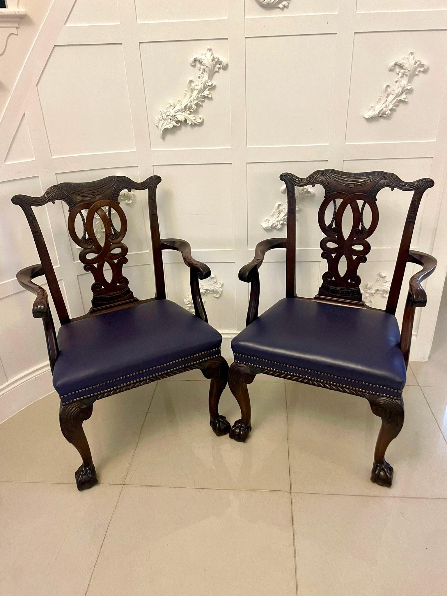 Victorien Ensemble de 8 chaises de salle à manger victoriennes anciennes en acajou sculpté de qualité exceptionnelle en vente