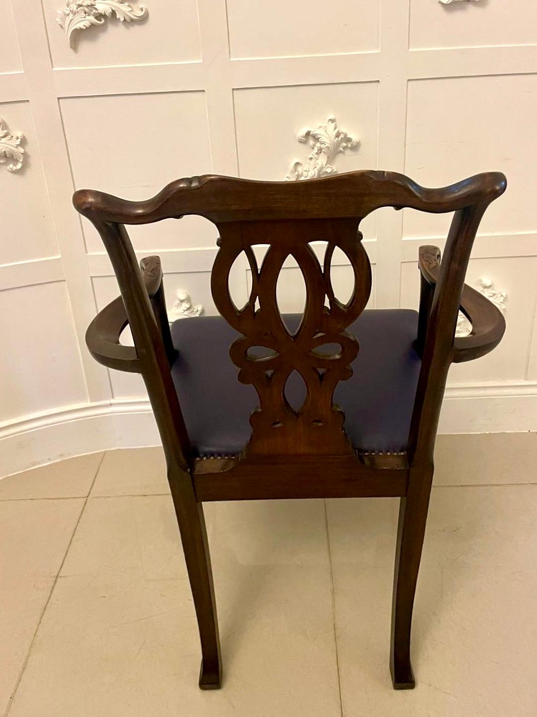 Anglais Ensemble de 8 chaises de salle à manger victoriennes anciennes en acajou sculpté de qualité exceptionnelle en vente