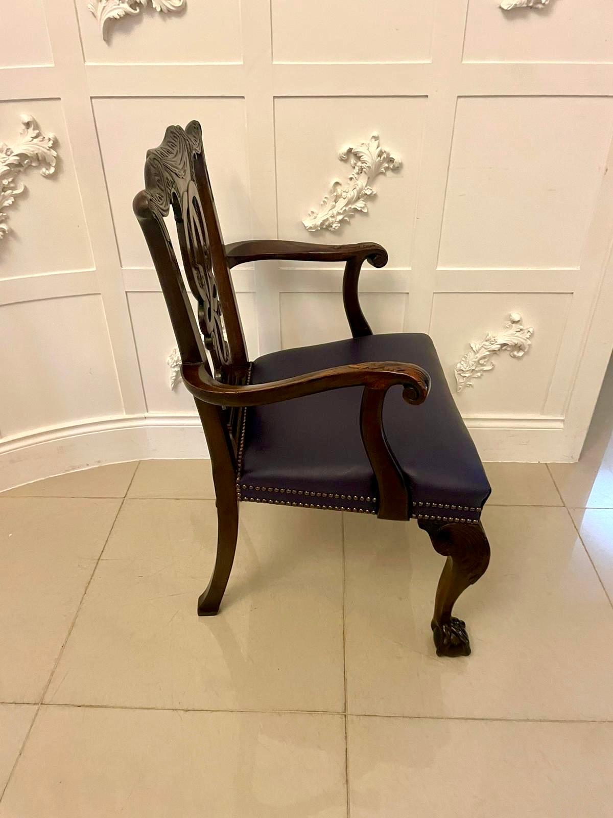 Sculpté Ensemble de 8 chaises de salle à manger victoriennes anciennes en acajou sculpté de qualité exceptionnelle en vente