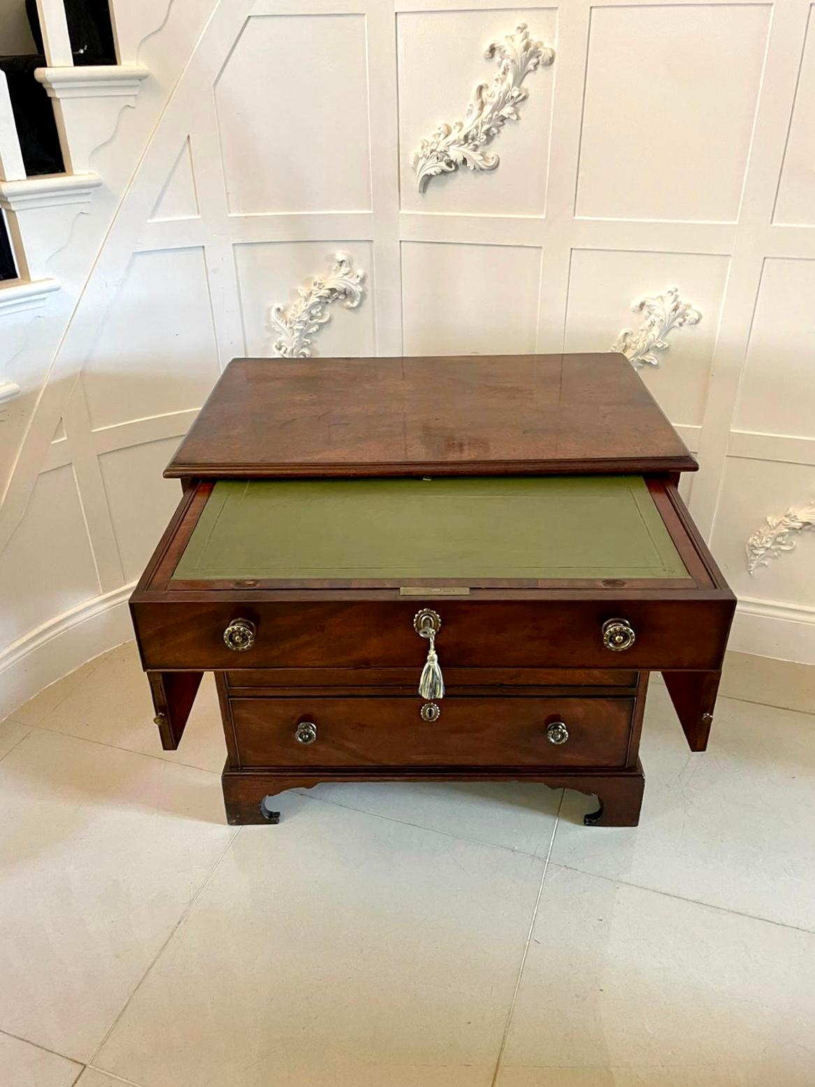 Outstanding Quality Unusual Antique George III Mahogany Bachelor’s Chest For Sale 1