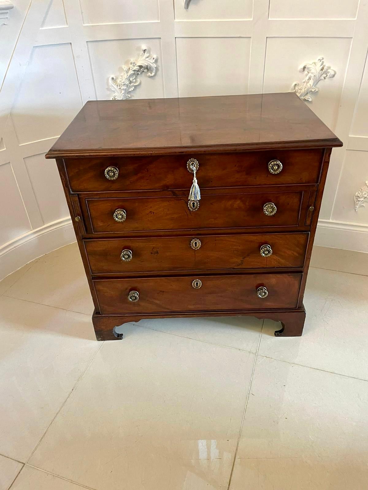 Outstanding Quality Unusual Antique George III Mahogany Bachelor’s Chest For Sale 2