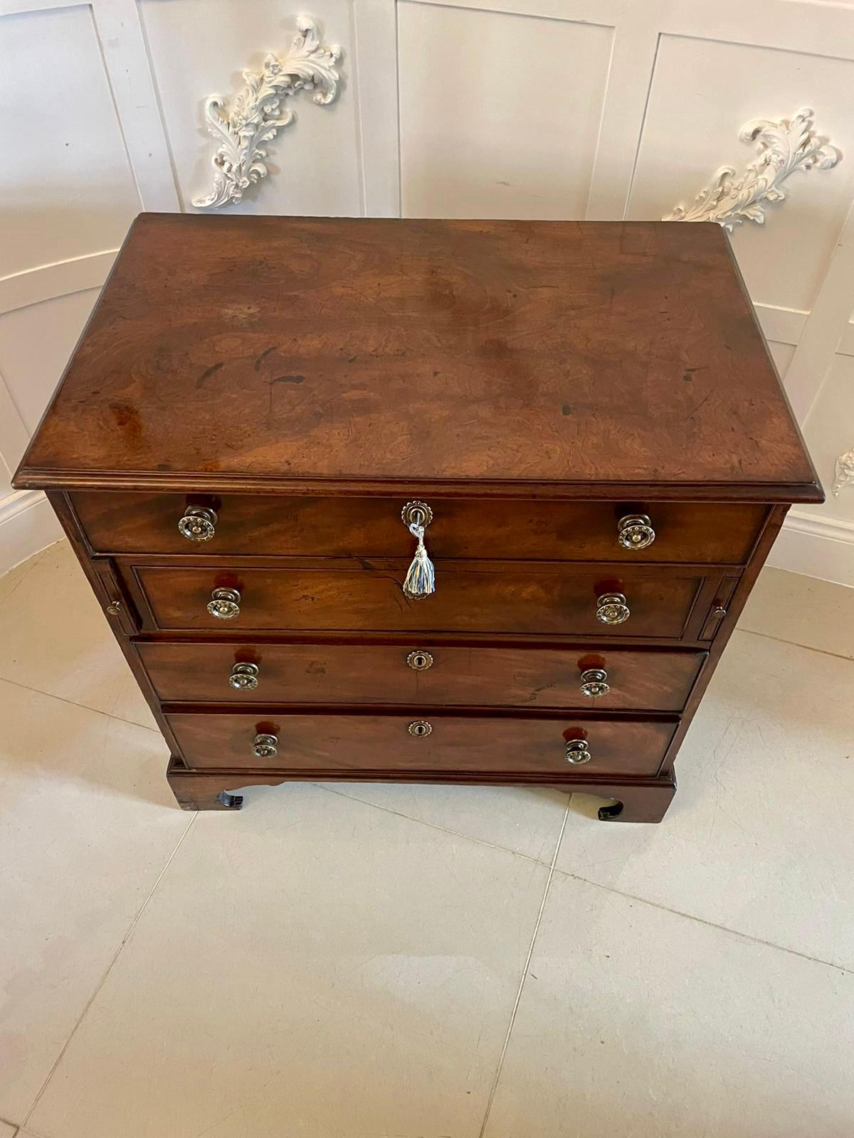 Outstanding Quality Unusual Antique George III Mahogany Bachelor’s Chest For Sale 3
