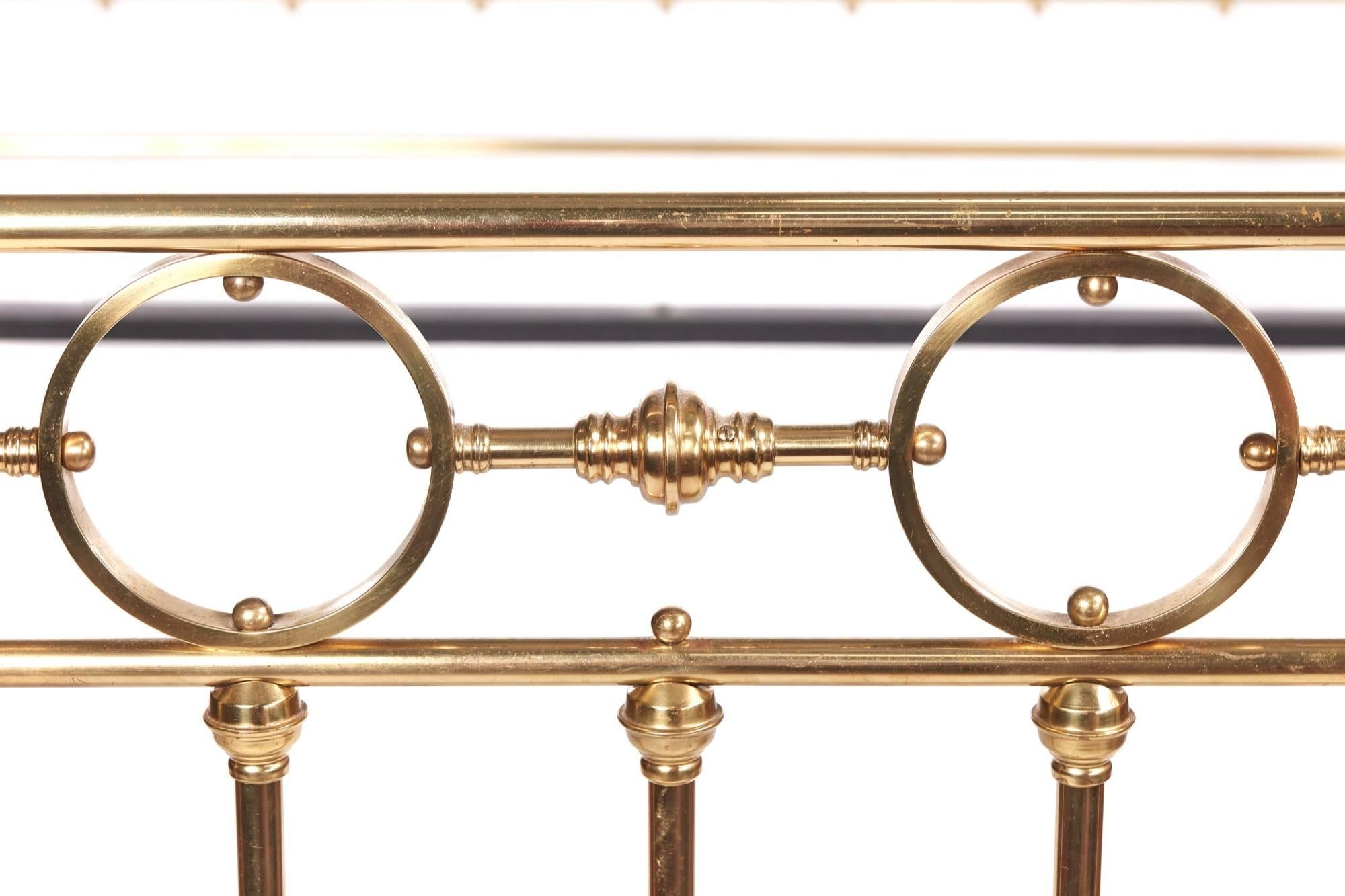 Outstanding Quality Victorian King-Size Brass Bed by Maple & Co In Excellent Condition In Stutton, GB