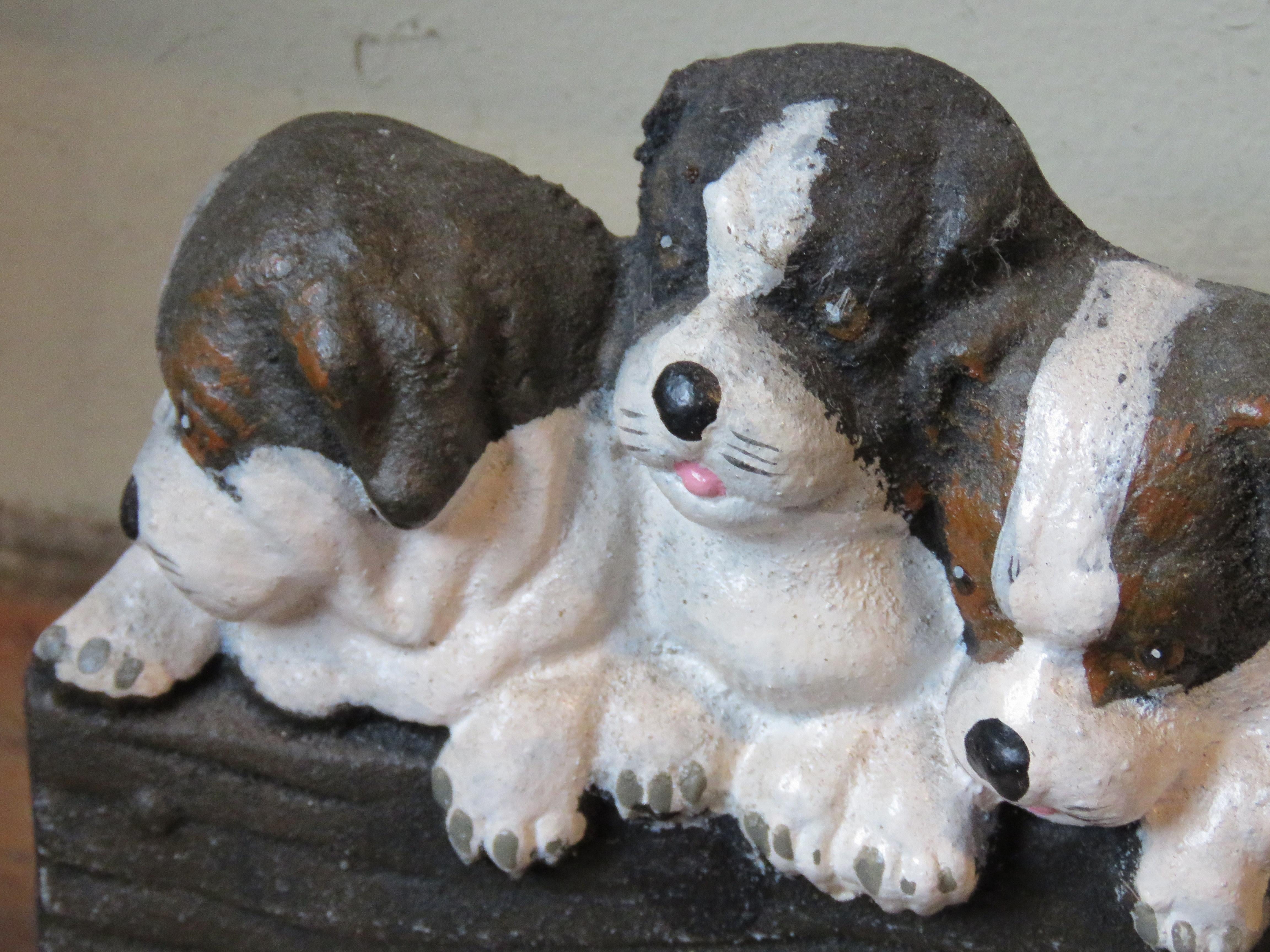Outstanding Rare Important Heavy Sculpted Painted Cast Iron Dog Group Stand In Good Condition For Sale In New York, NY
