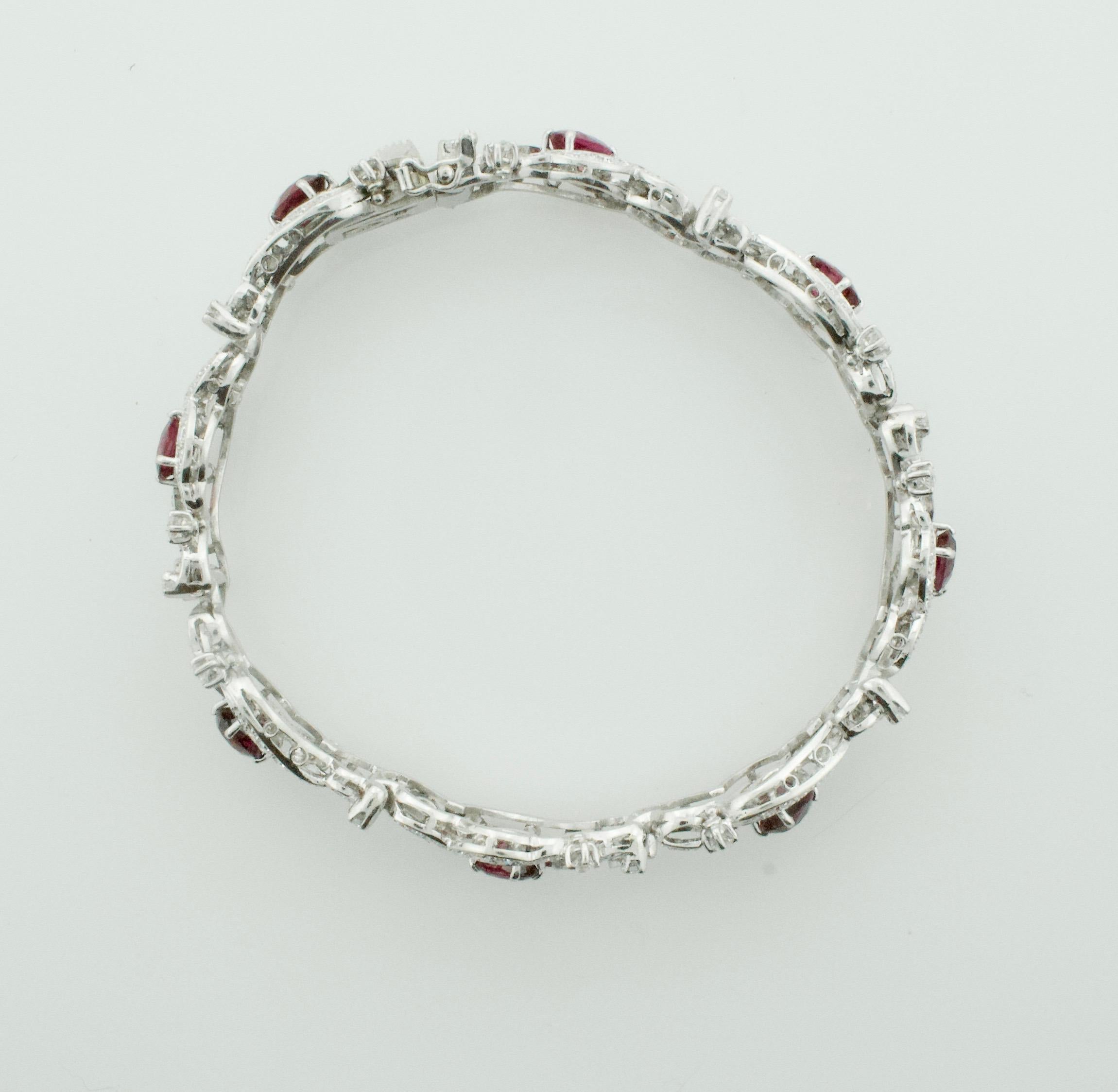Women's or Men's Outstanding Ruby and Diamond Bracelet circa 1940s in Platinum